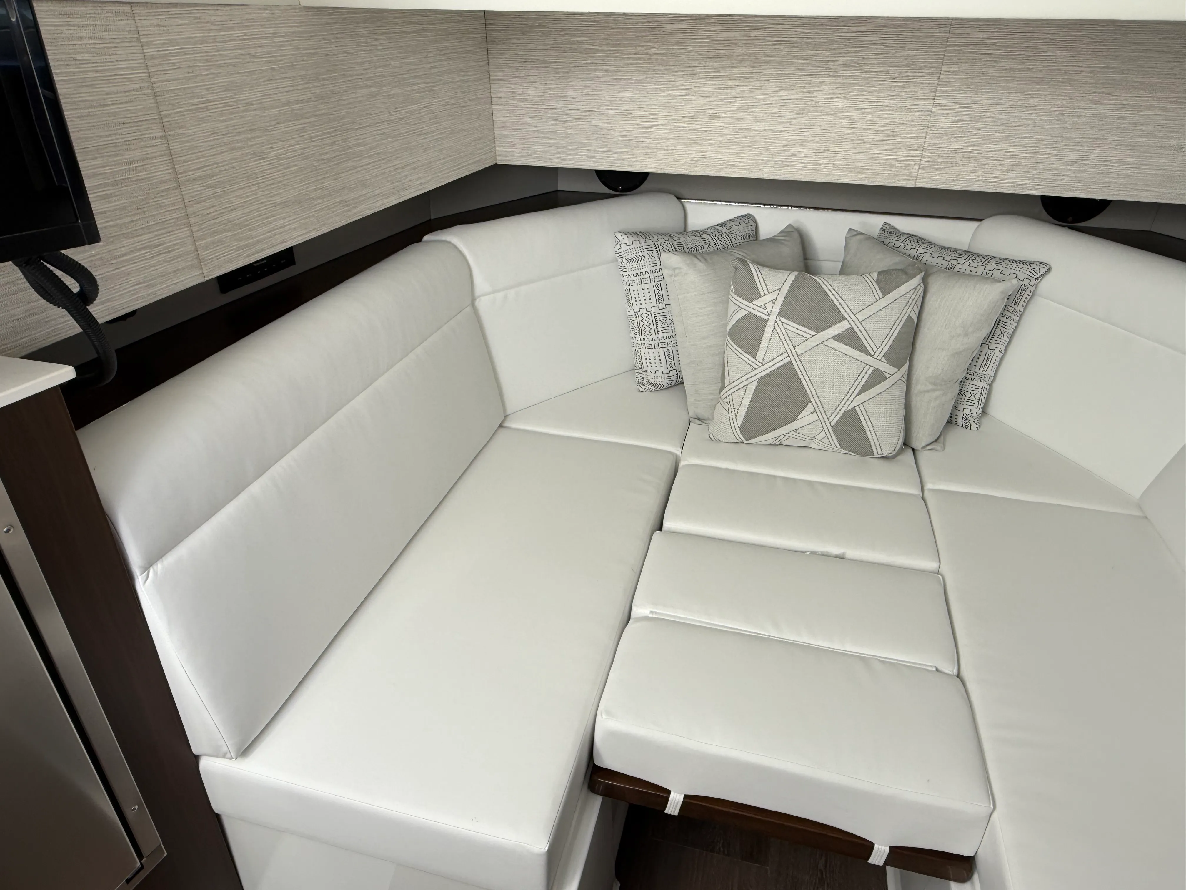 2026 Cruisers Yachts 42 GLS Outboard Image Thumbnail #54