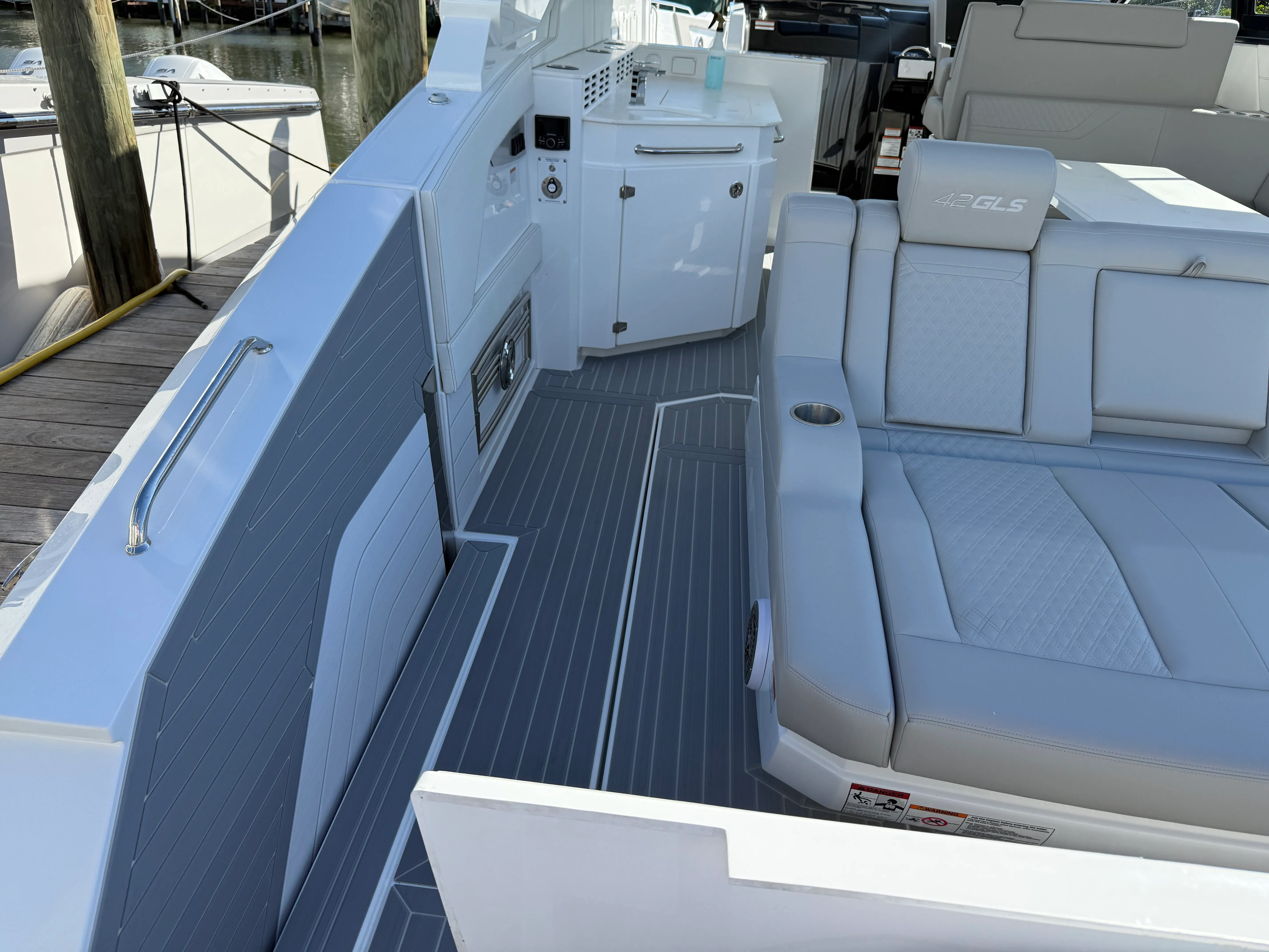 2026 Cruisers Yachts 42 GLS Outboard Image Thumbnail #25