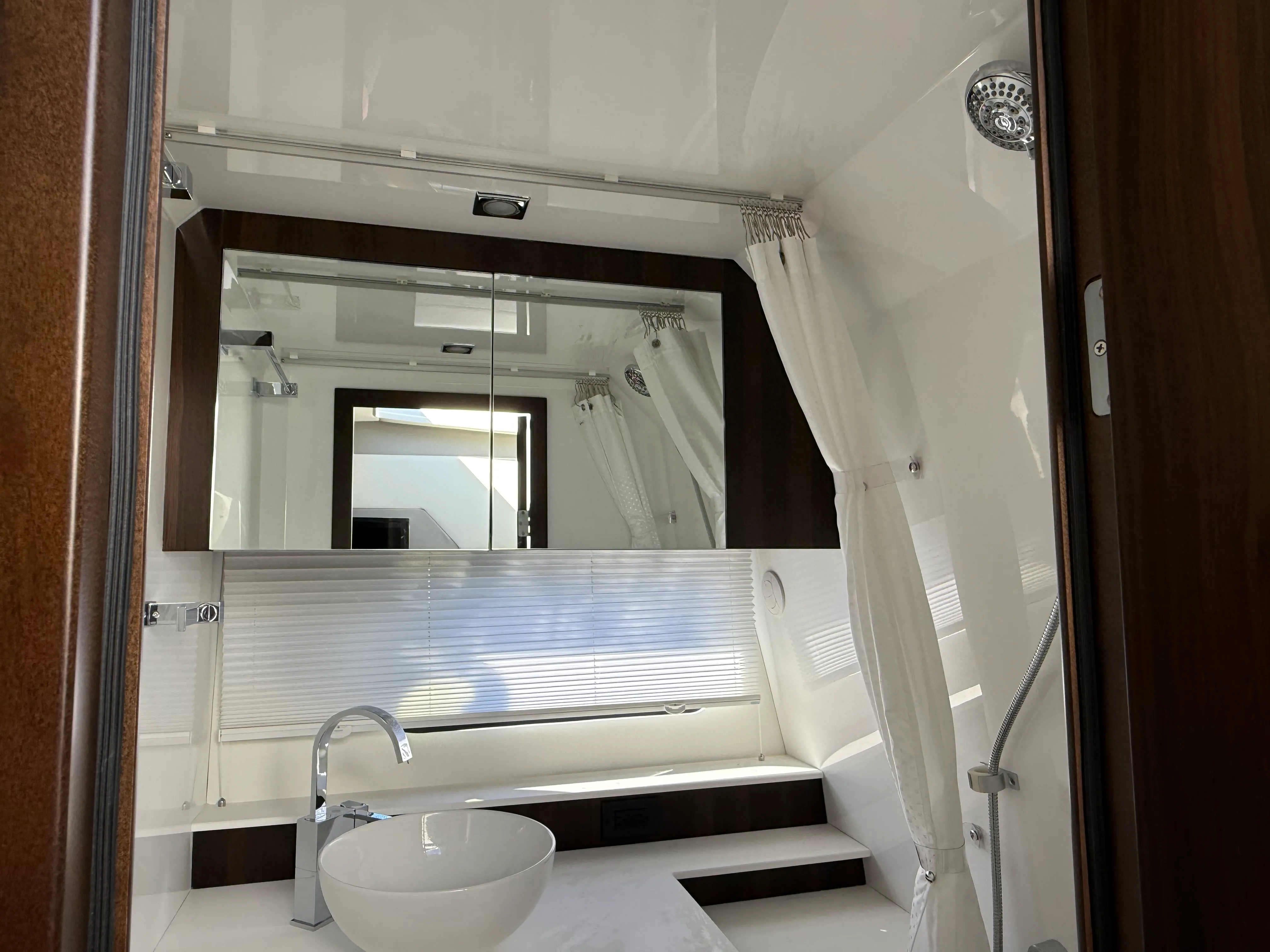 2026 Cruisers Yachts 42 GLS Outboard Image Thumbnail #56