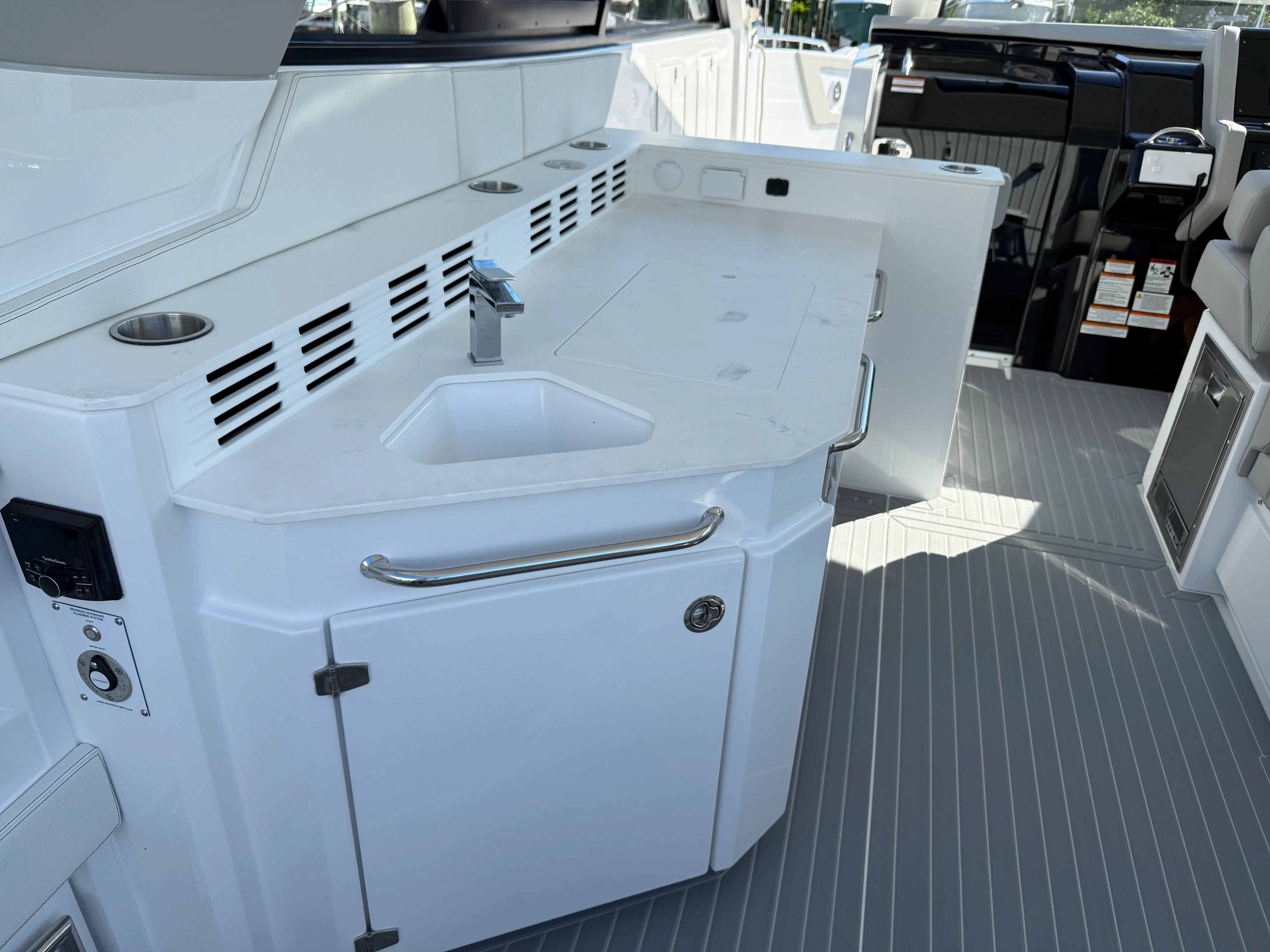 2026 Cruisers Yachts 42 GLS Outboard Image Thumbnail #30