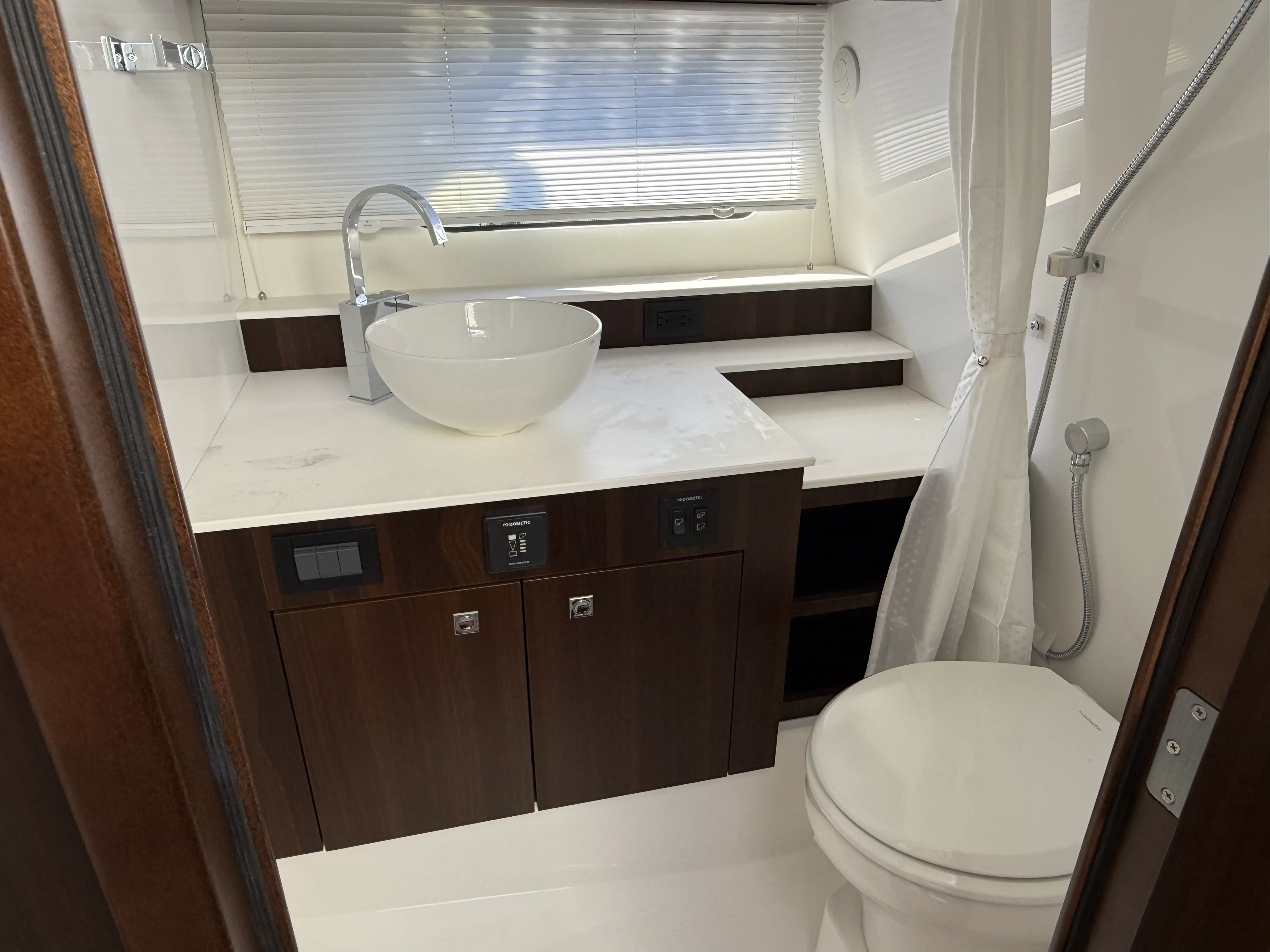 2026 Cruisers Yachts 42 GLS Outboard Image Thumbnail #58