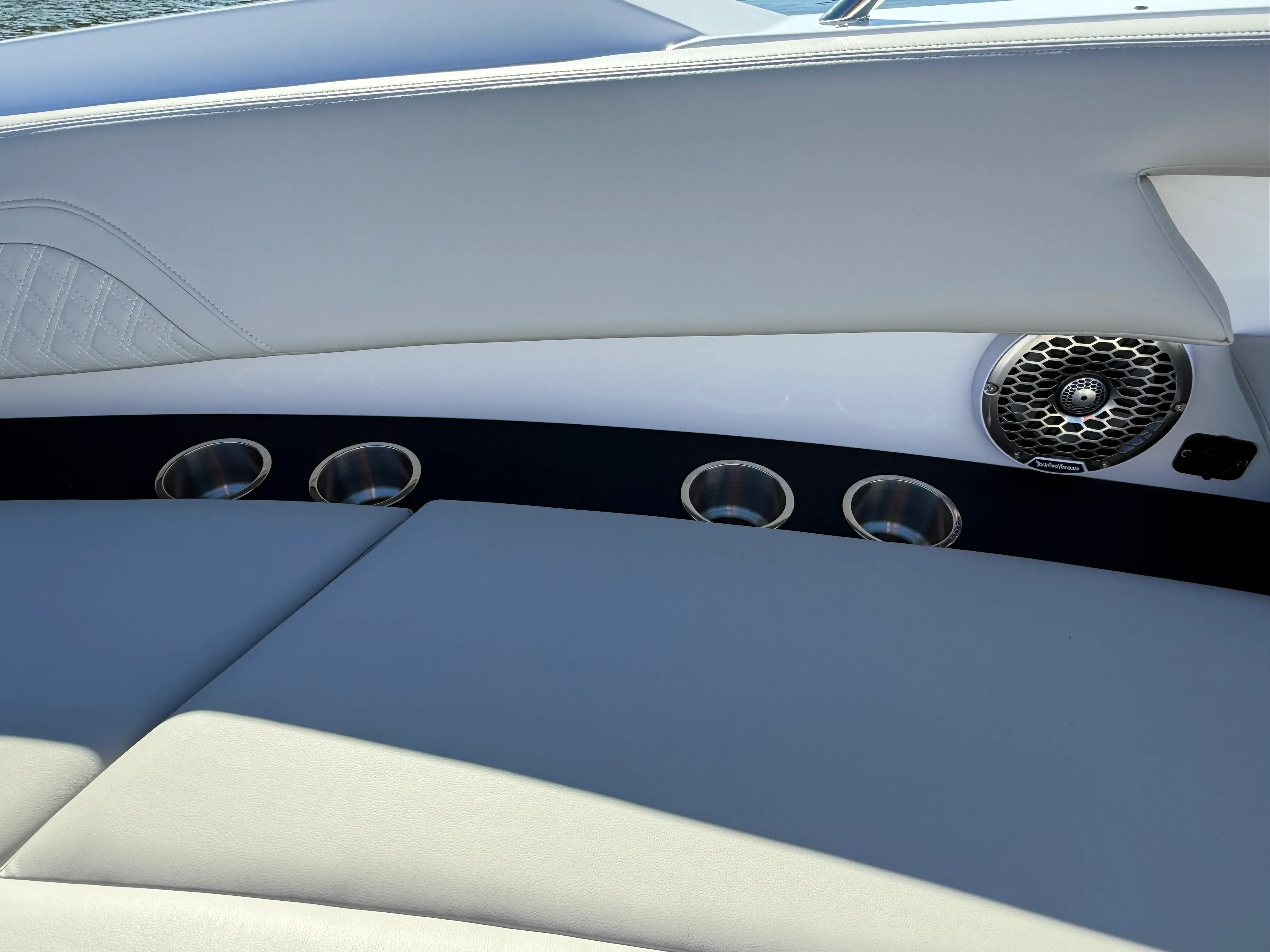 2026 Cruisers Yachts 42 GLS Outboard Image Thumbnail #48