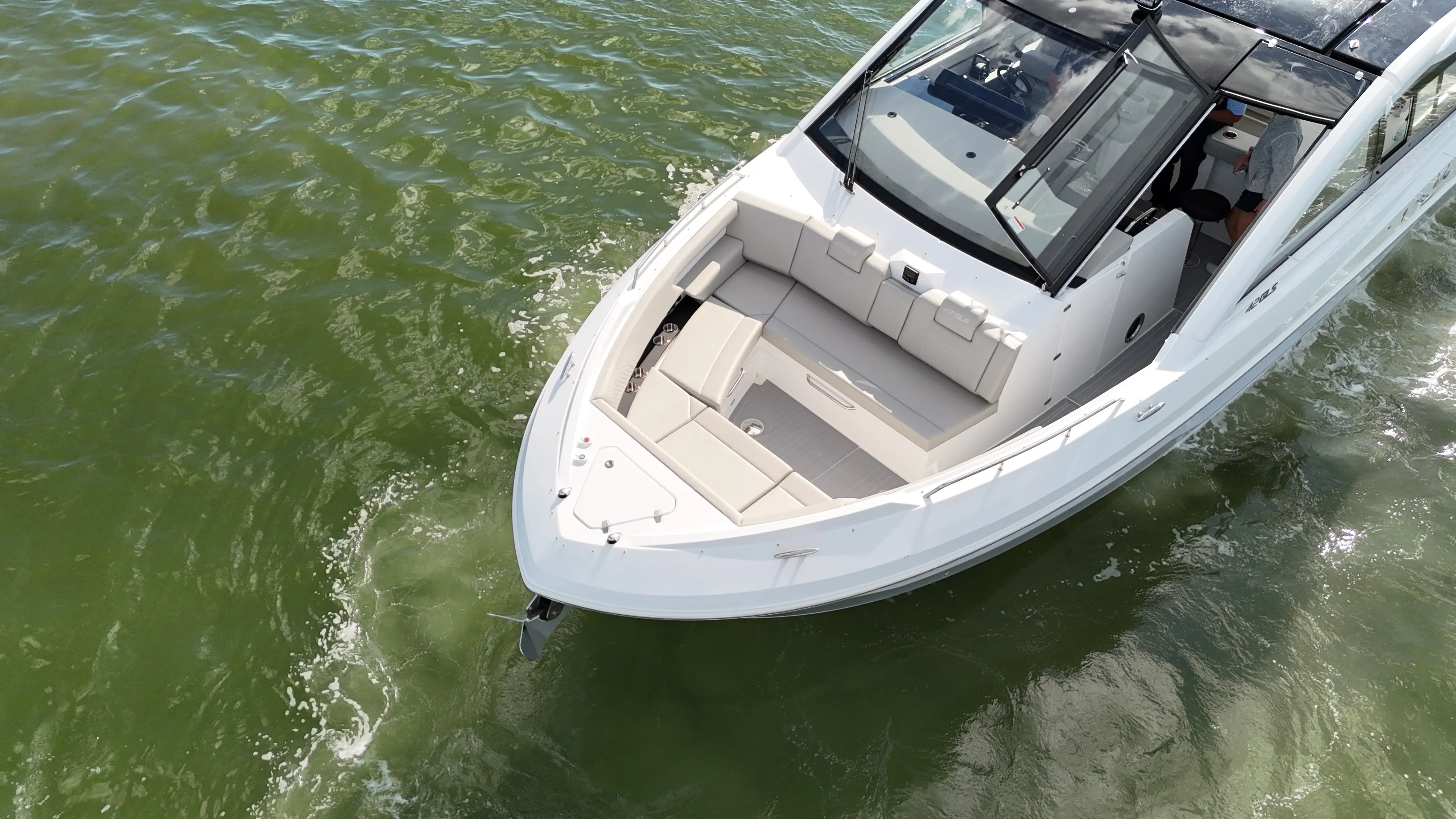 2026 Cruisers Yachts 42 GLS Outboard Image Thumbnail #14