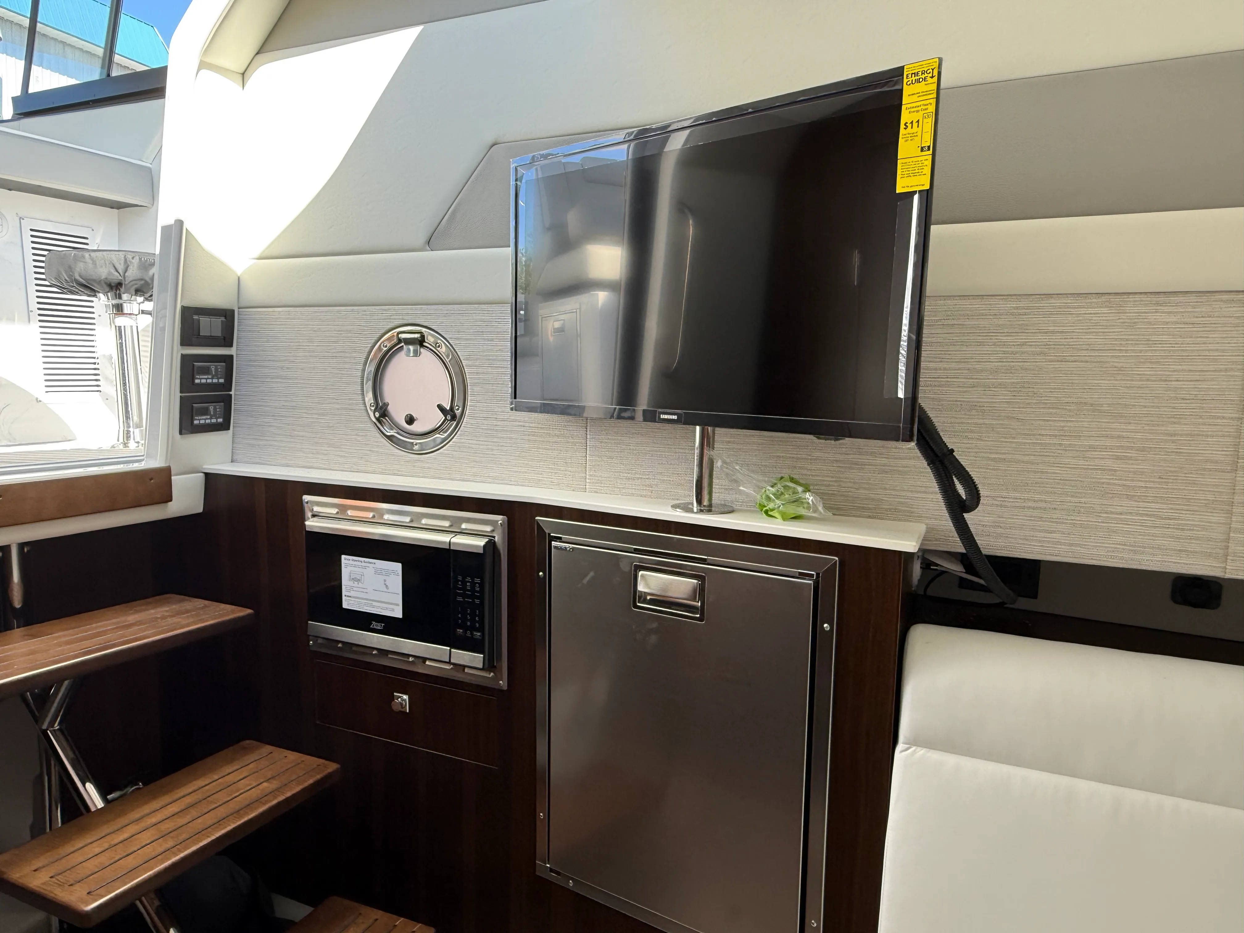 2026 Cruisers Yachts 42 GLS Outboard Image Thumbnail #52