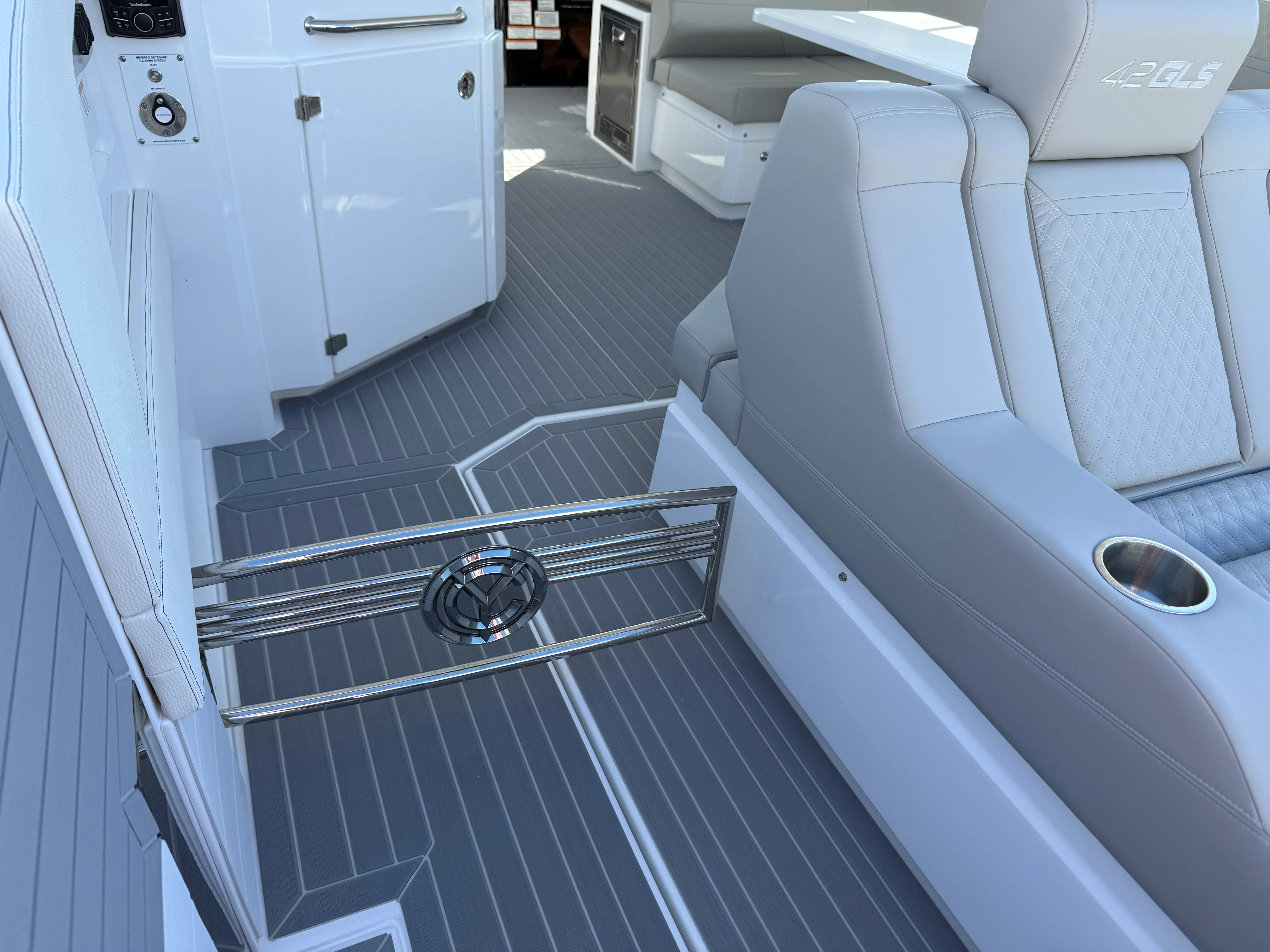 2026 Cruisers Yachts 42 GLS Outboard Image Thumbnail #28