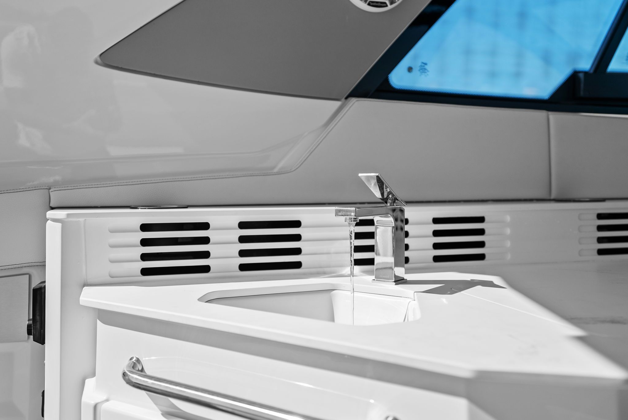 2026 Cruisers Yachts 42 GLS Outboard Image Thumbnail #53