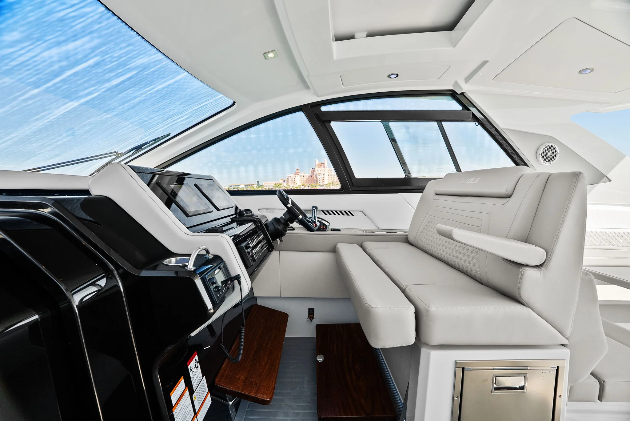 2026 Cruisers Yachts 42 GLS Outboard Image Thumbnail #44