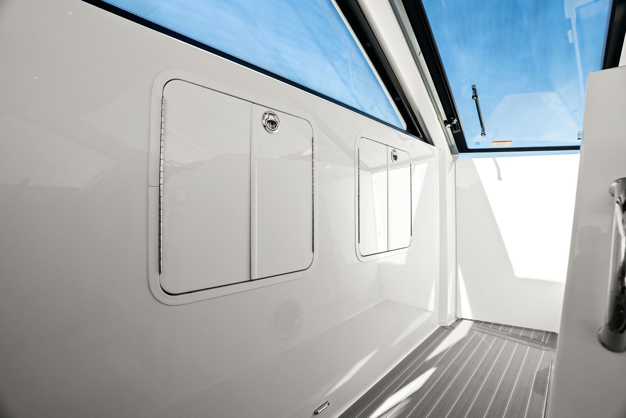 2026 Cruisers Yachts 42 GLS Outboard Image Thumbnail #38