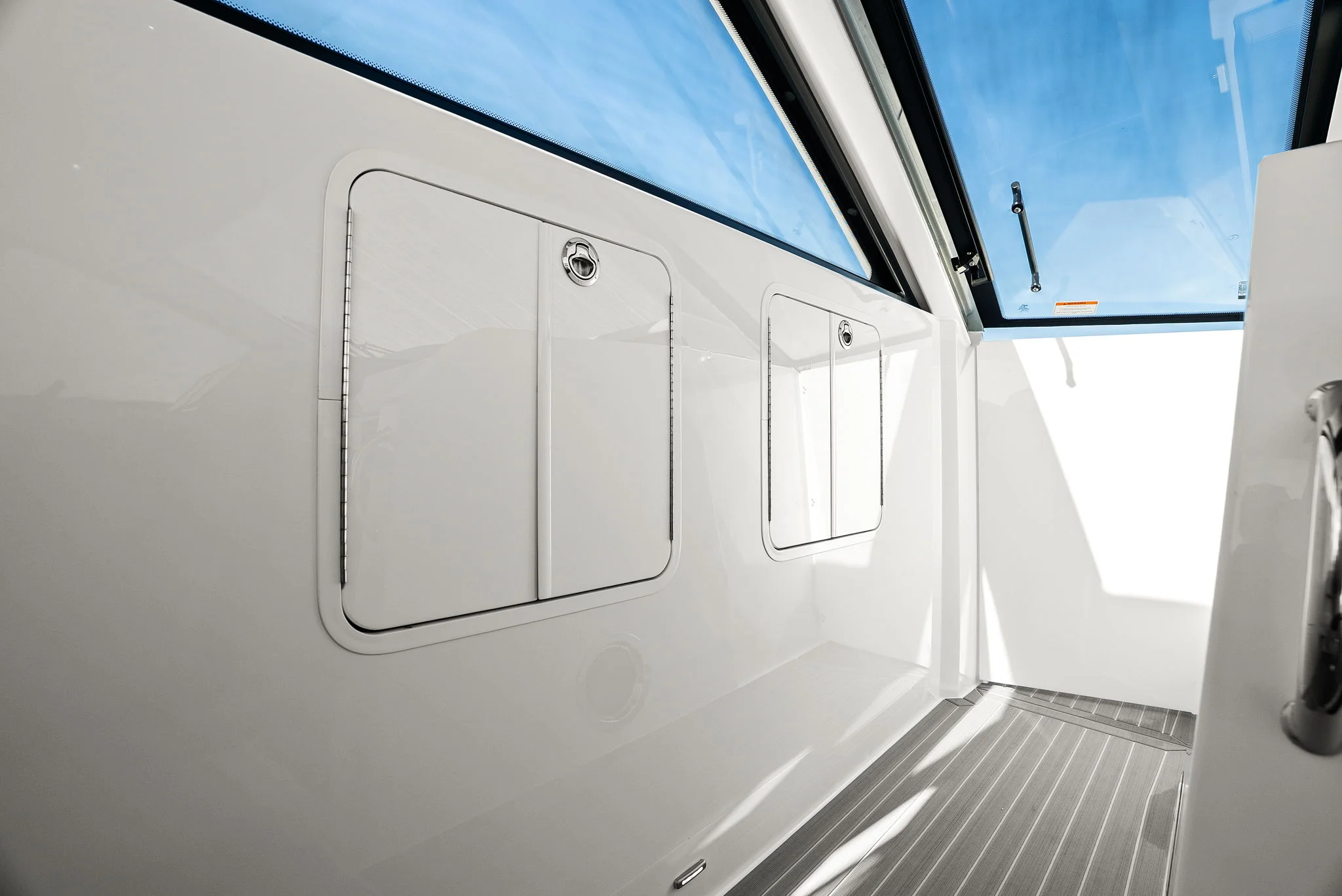 2026 Cruisers Yachts 42 GLS Outboard Image Thumbnail #38