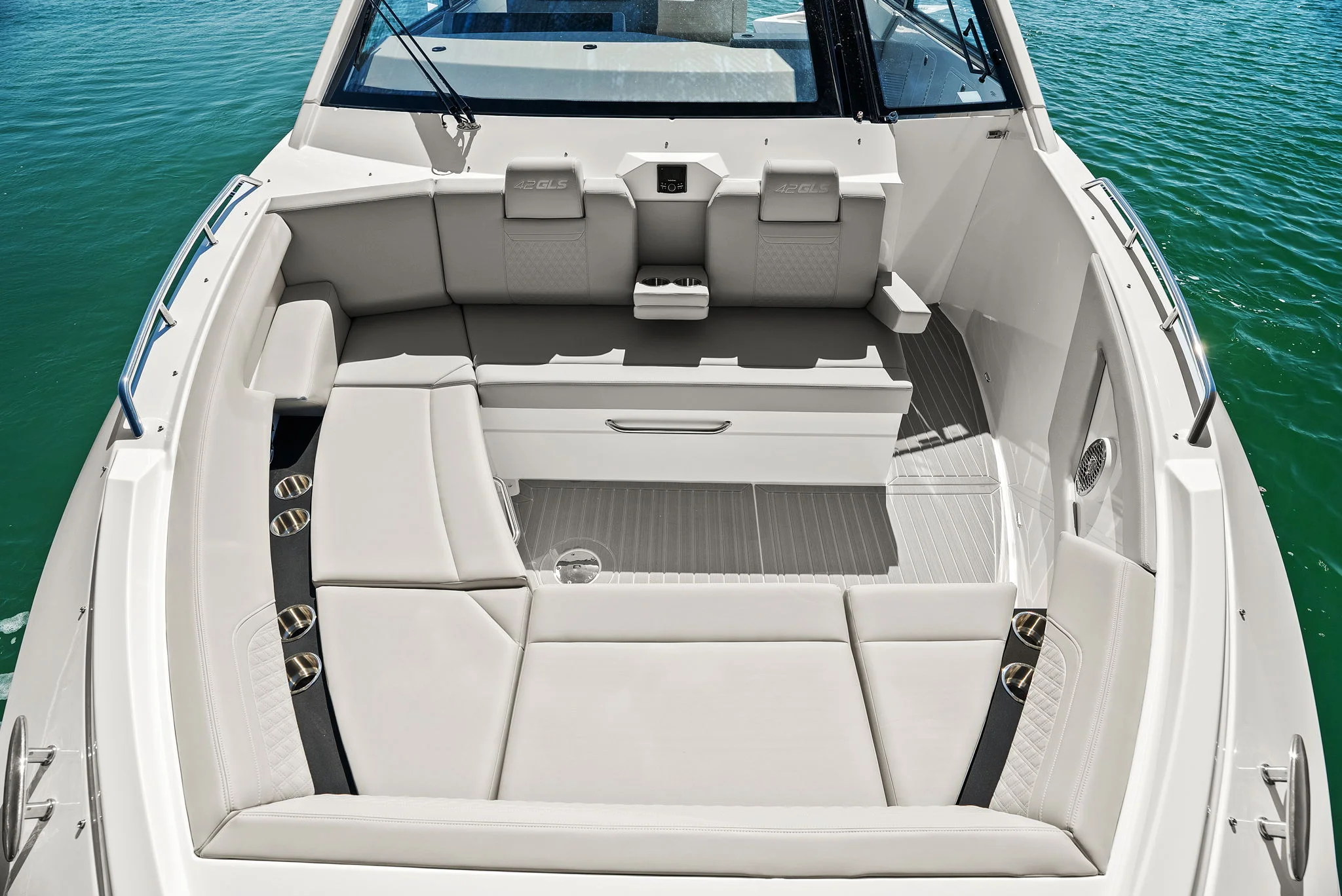 2026 Cruisers Yachts 42 GLS Outboard Image Thumbnail #34