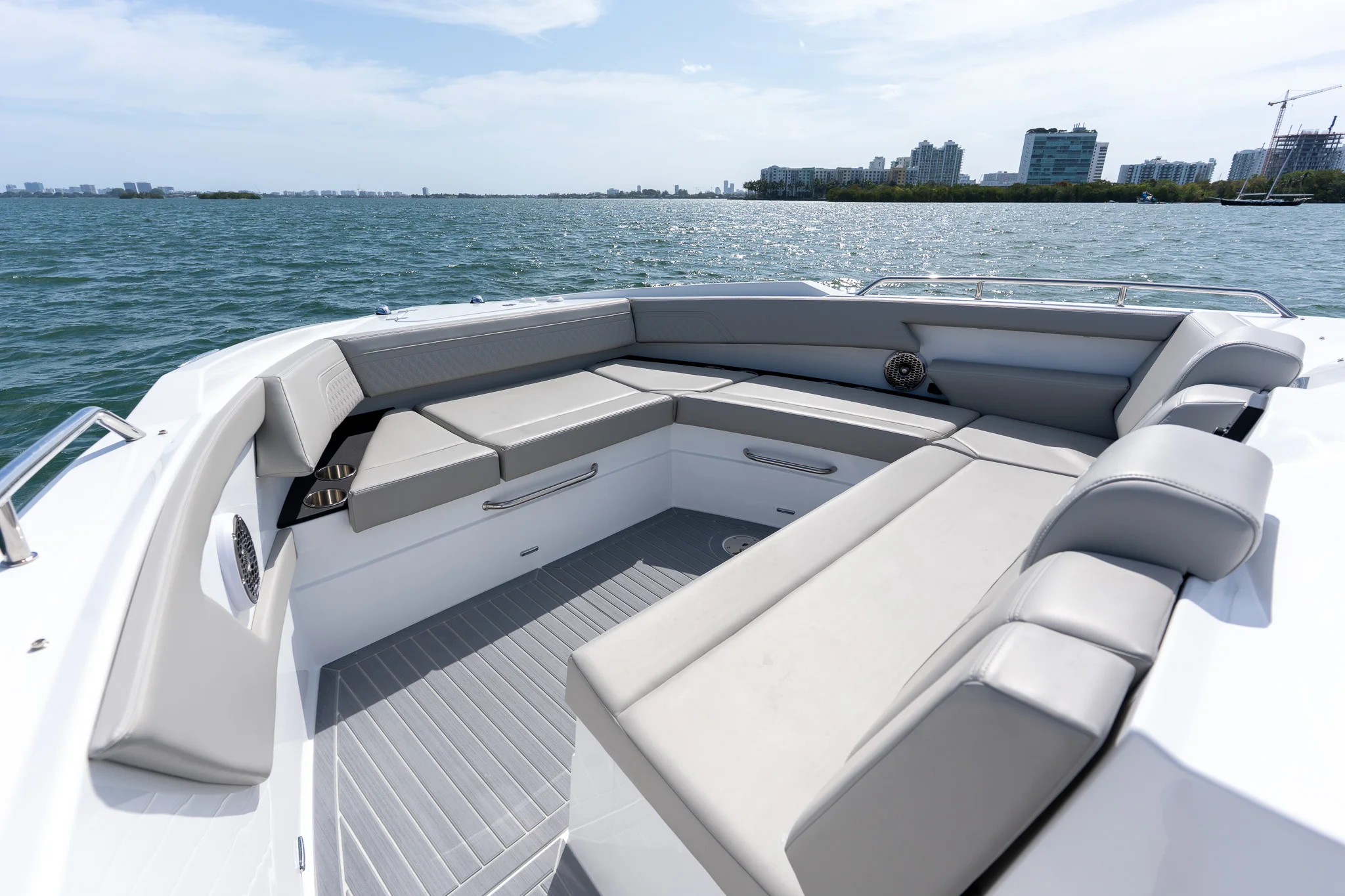 2026 Cruisers Yachts 42 GLS Outboard Image Thumbnail #32