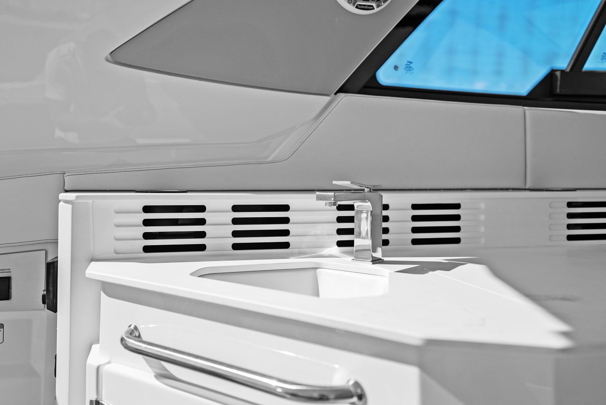 2026 Cruisers Yachts 42 GLS Outboard Image Thumbnail #52