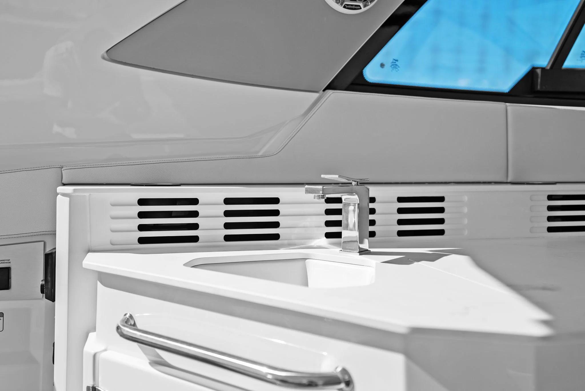 2026 Cruisers Yachts 42 GLS Outboard Image Thumbnail #52