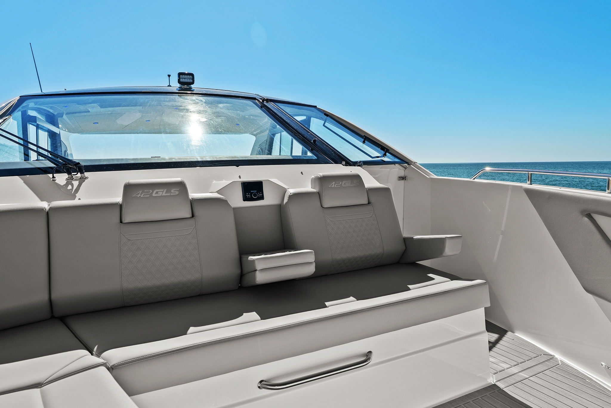 2026 Cruisers Yachts 42 GLS Outboard Image Thumbnail #36