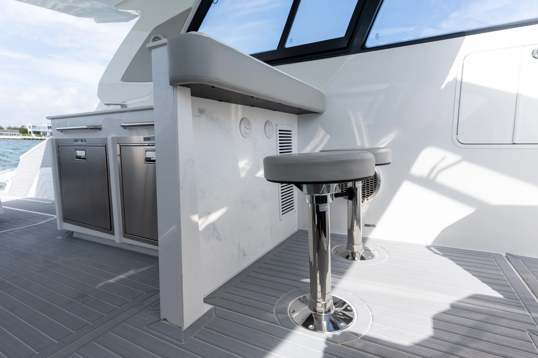 2026 Cruisers Yachts 42 GLS Outboard Image Thumbnail #18
