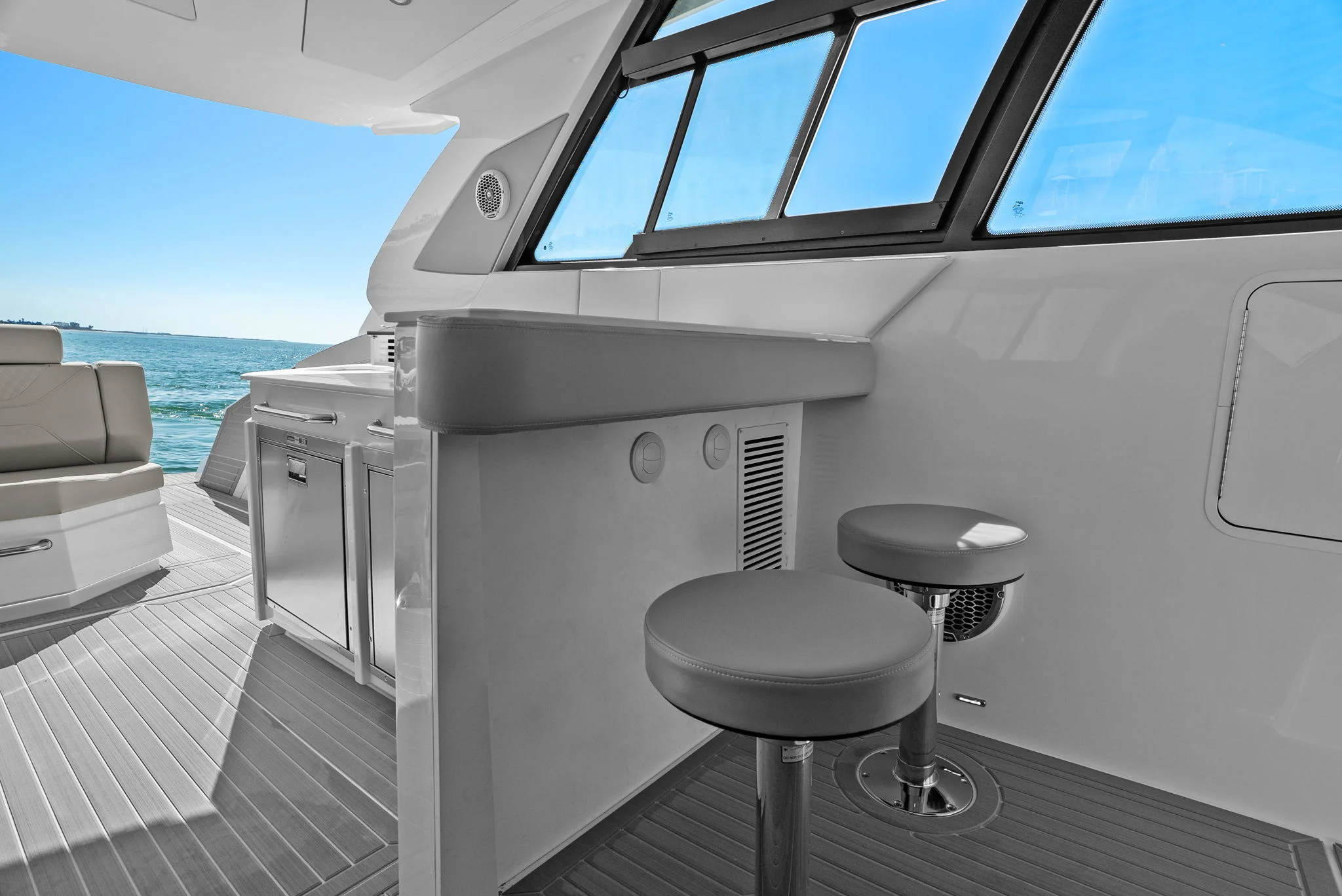 2026 Cruisers Yachts 42 GLS Outboard Image Thumbnail #48