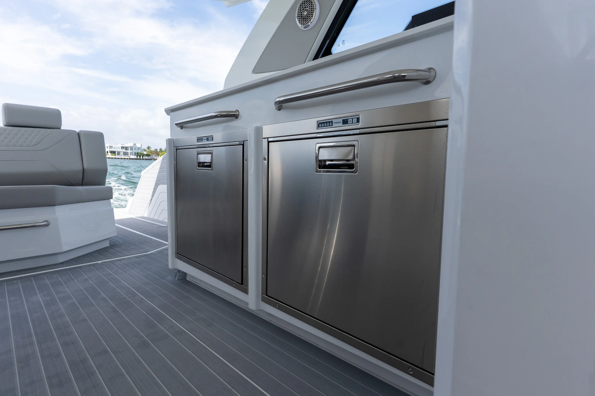 2026 Cruisers Yachts 42 GLS Outboard Image Thumbnail #19