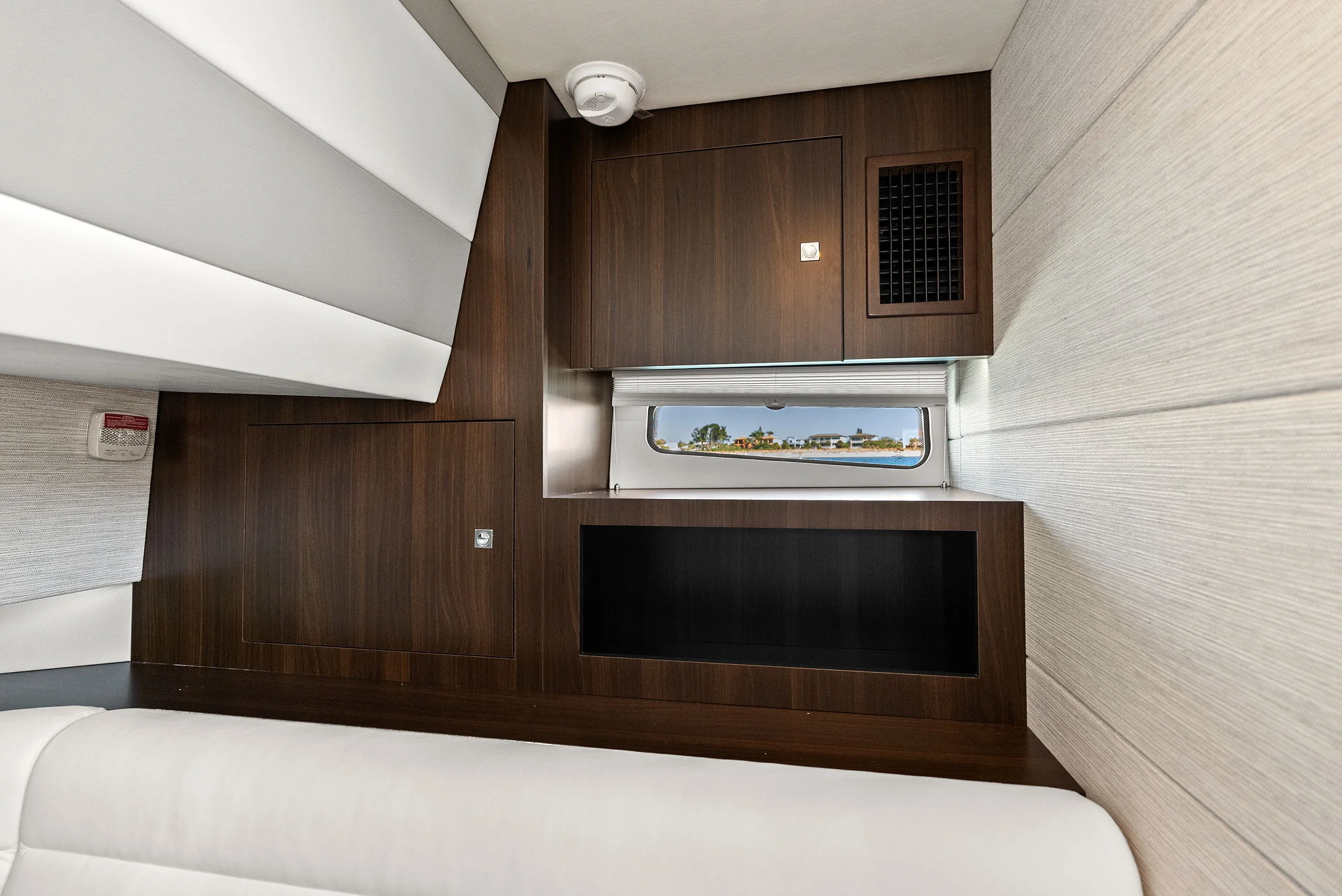 2026 Cruisers Yachts 42 GLS Outboard Image Thumbnail #70