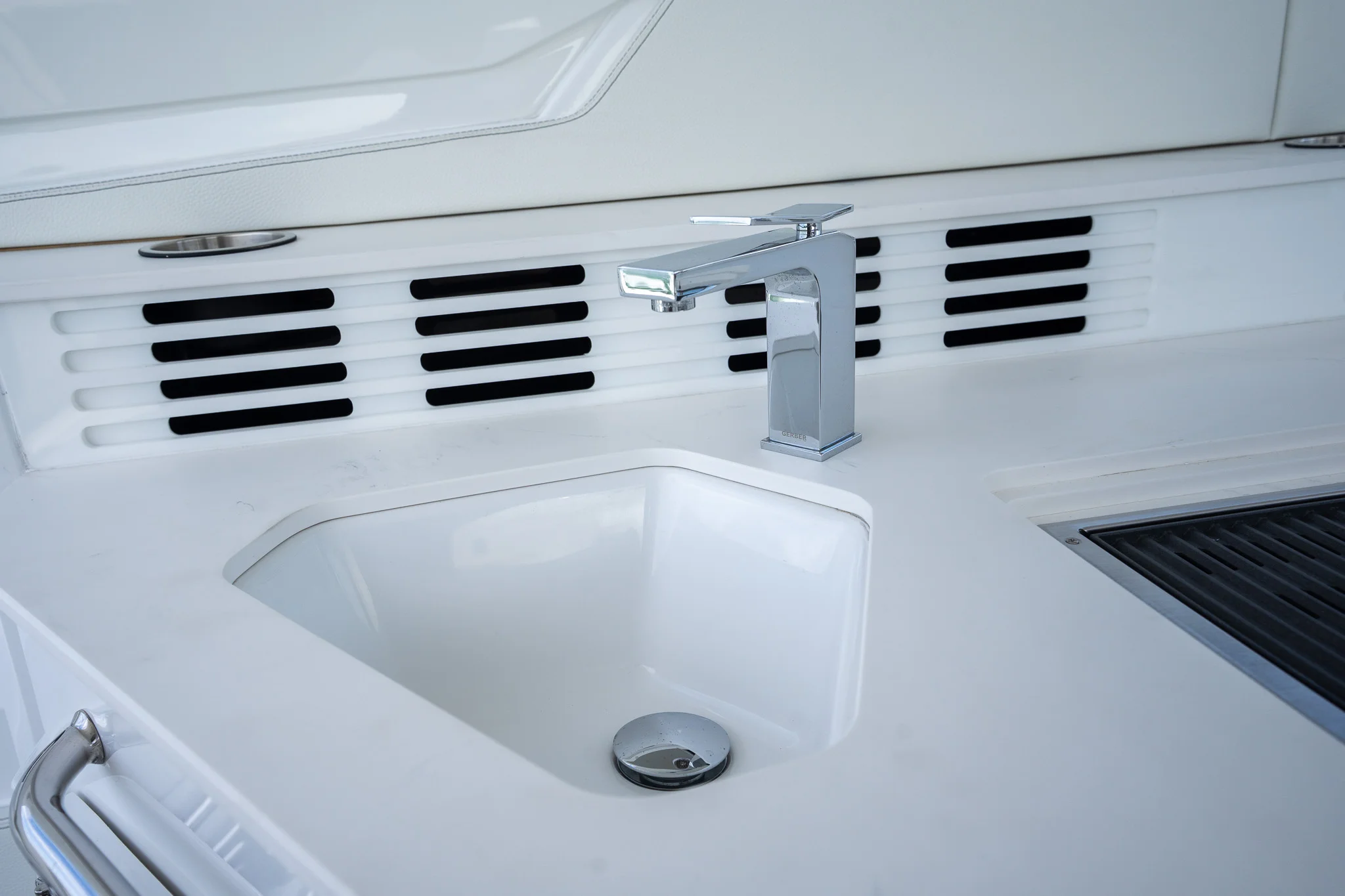 2026 Cruisers Yachts 42 GLS Outboard Image Thumbnail #36