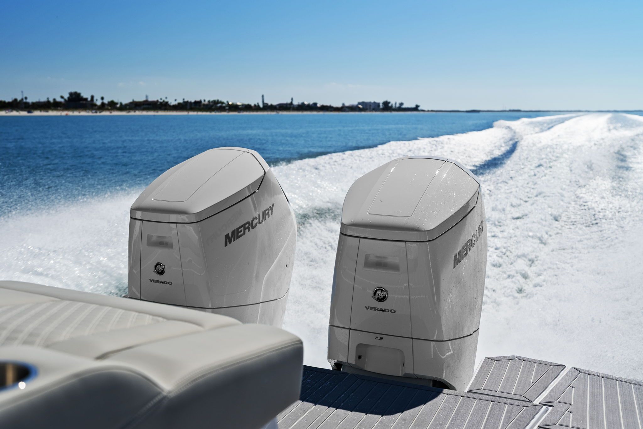 2026 Cruisers Yachts 42 GLS Outboard Image Thumbnail #28