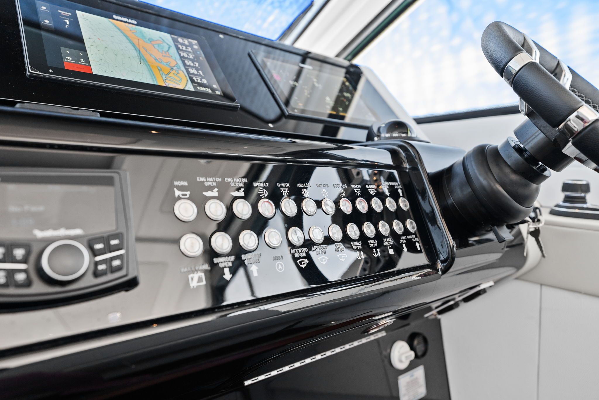 2026 Cruisers Yachts 42 GLS Outboard Image Thumbnail #41