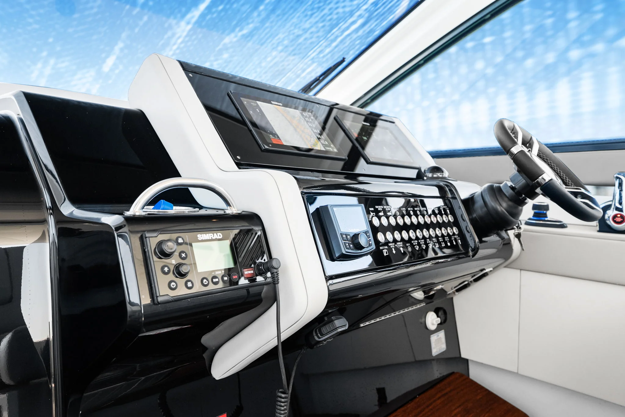 2026 Cruisers Yachts 42 GLS Outboard Image Thumbnail #42