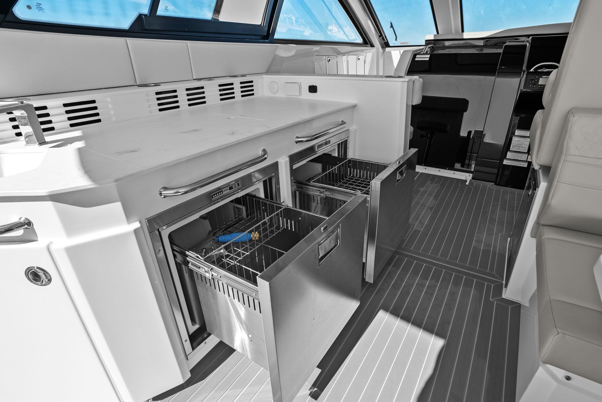 2026 Cruisers Yachts 42 GLS Outboard Image Thumbnail #51