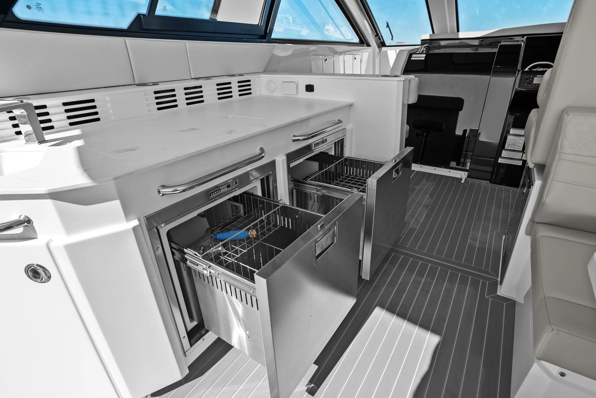 2026 Cruisers Yachts 42 GLS Outboard Image Thumbnail #51