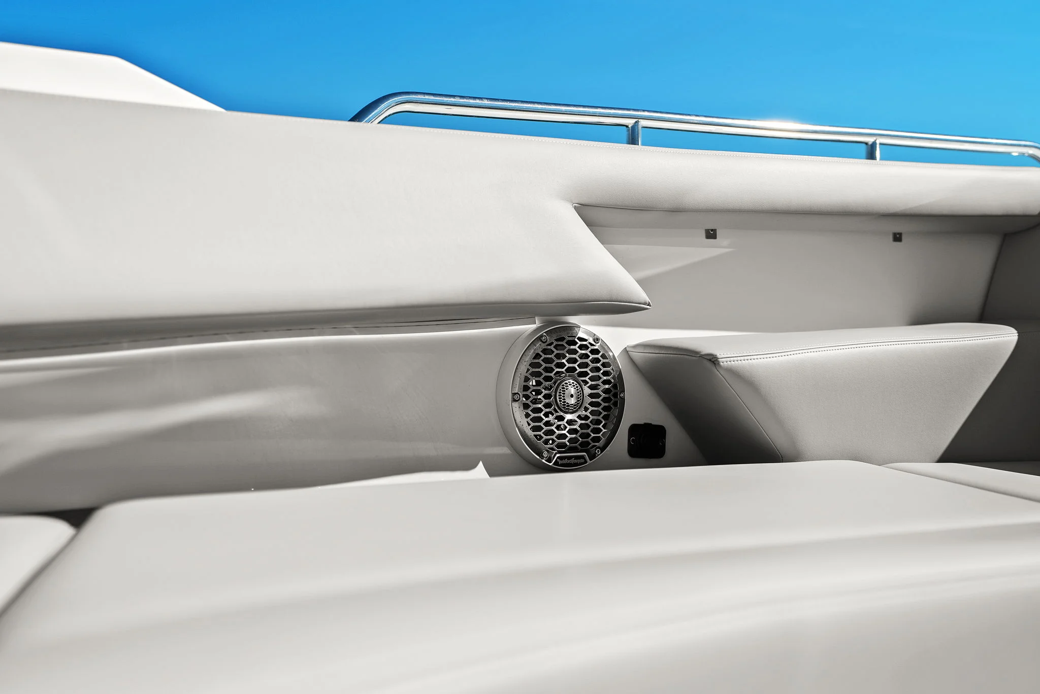 2026 Cruisers Yachts 42 GLS Outboard Image Thumbnail #30