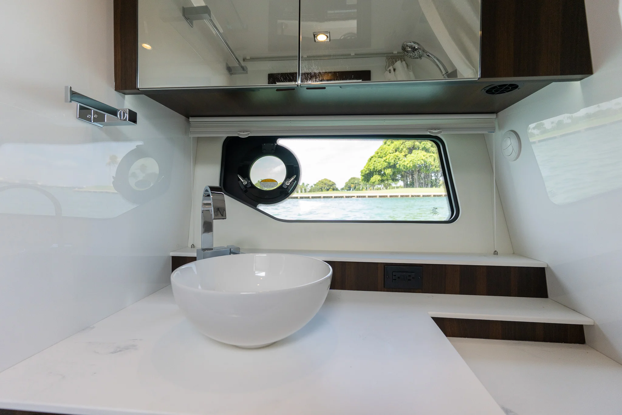 2026 Cruisers Yachts 42 GLS Outboard Image Thumbnail #22