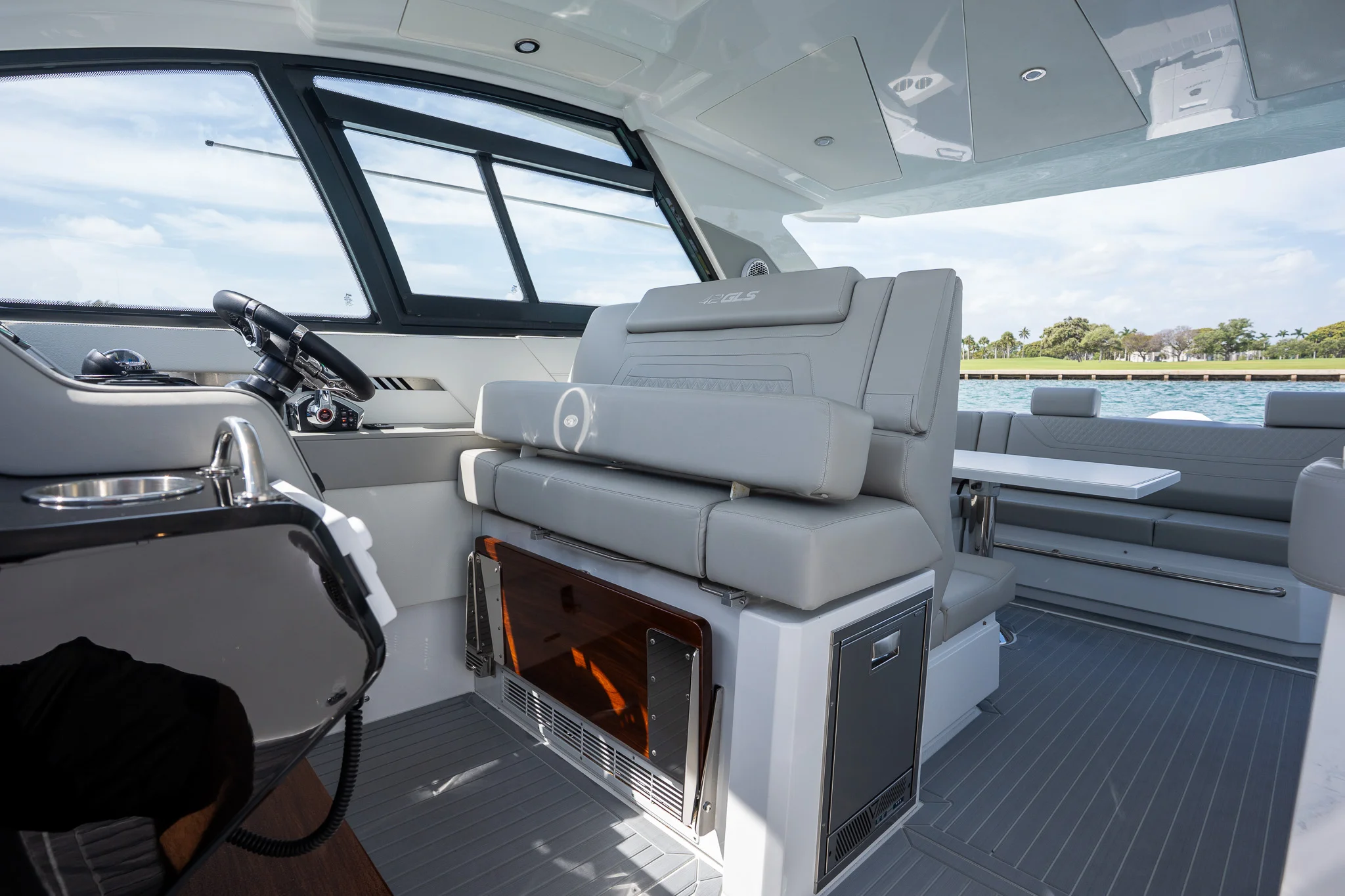 2026 Cruisers Yachts 42 GLS Outboard Image Thumbnail #40
