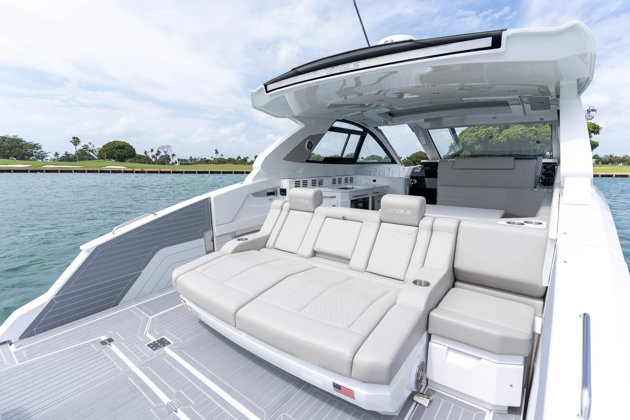 2026 Cruisers Yachts 42 GLS Outboard Image Thumbnail #23