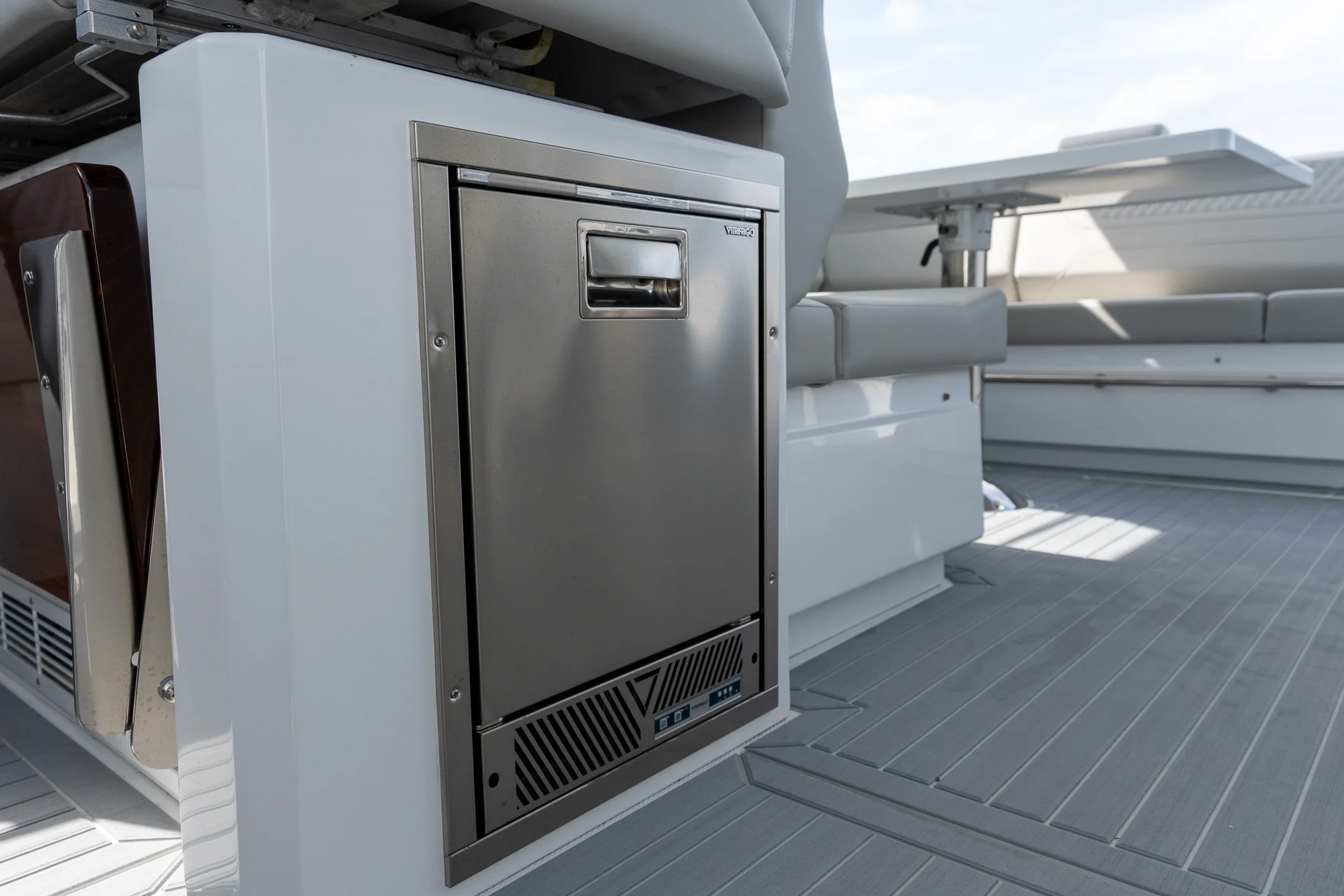 2026 Cruisers Yachts 42 GLS Outboard Image Thumbnail #17