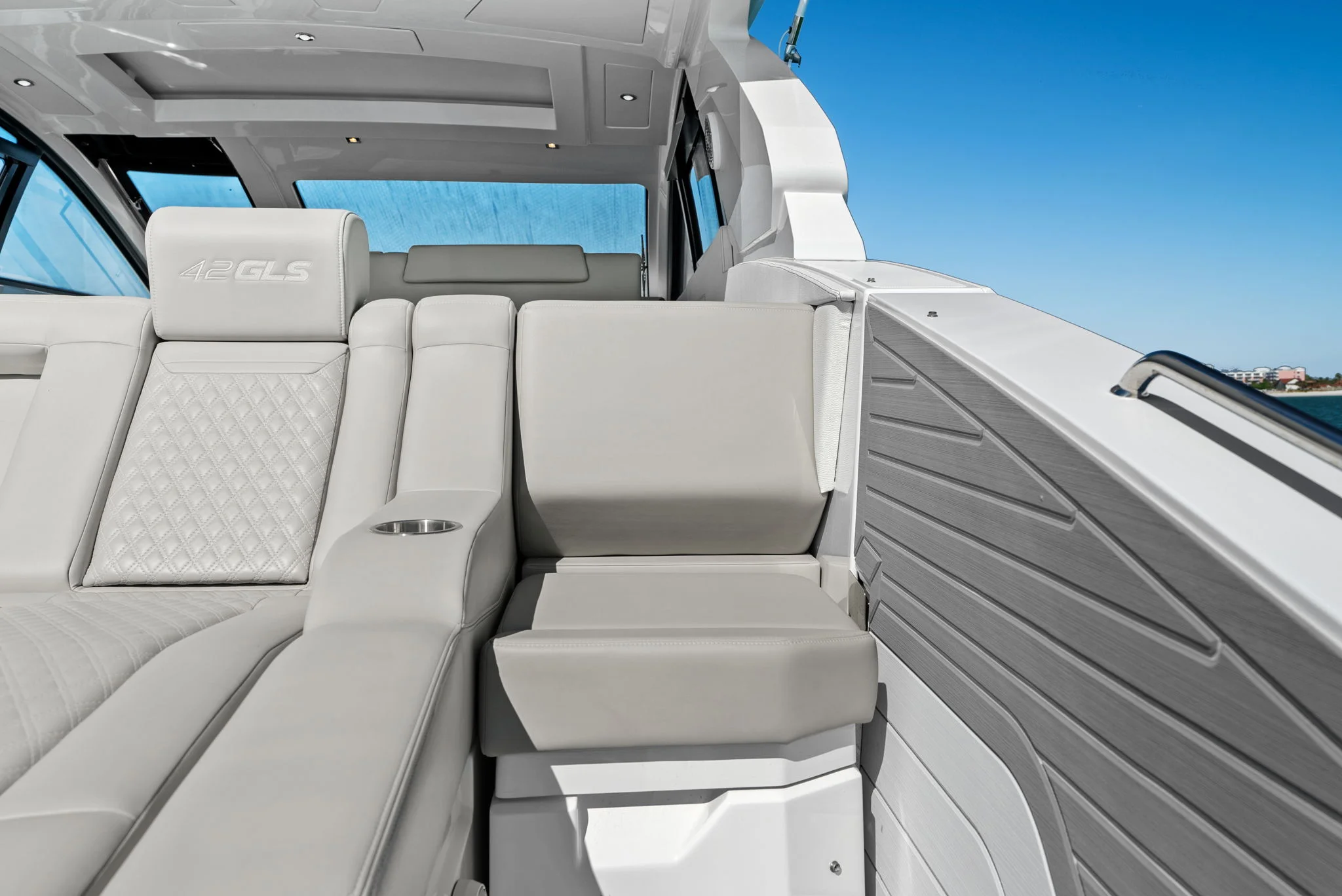 2026 Cruisers Yachts 42 GLS Outboard Image Thumbnail #61