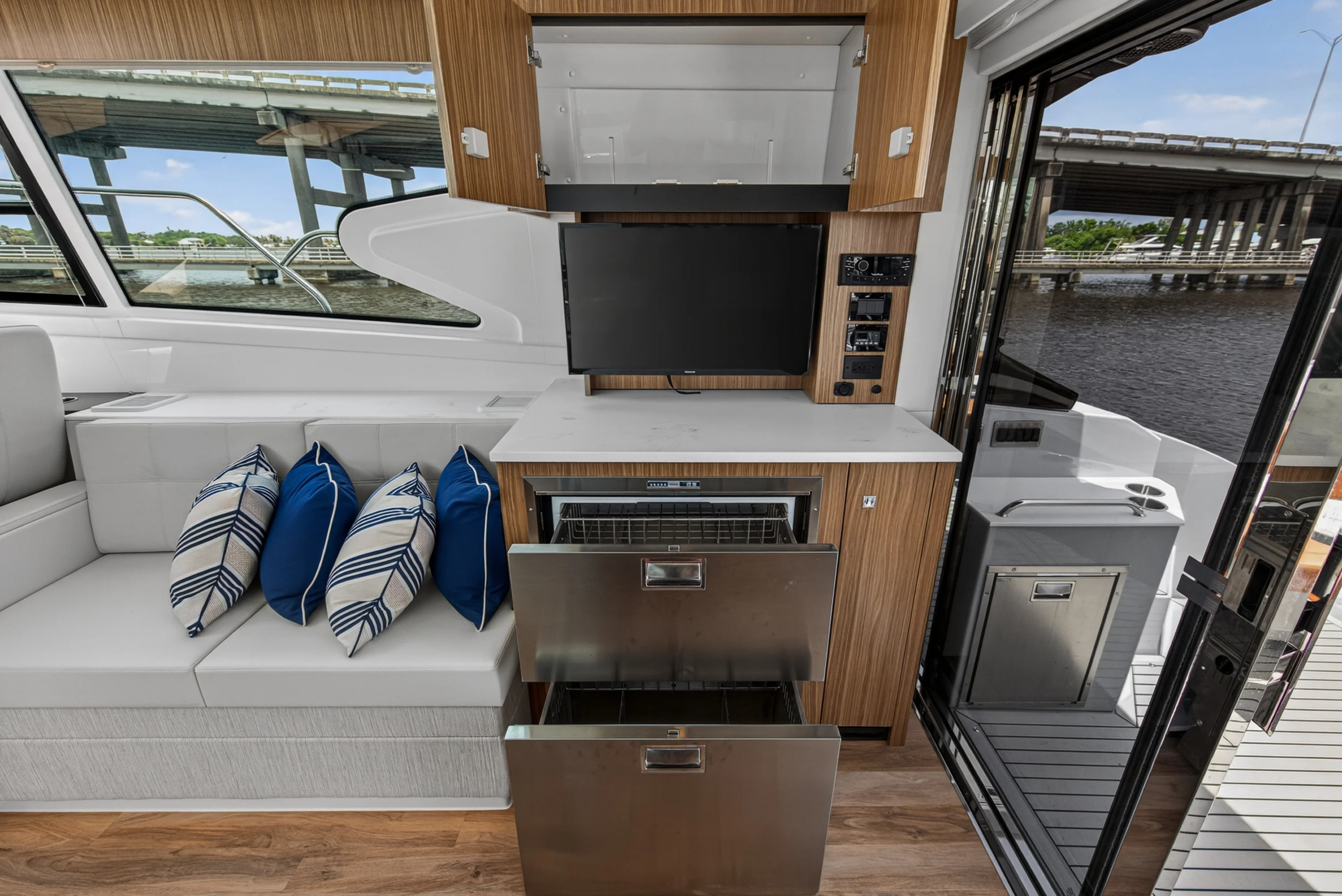 2026 Cruisers Yachts 46 Cantius Image Thumbnail #21