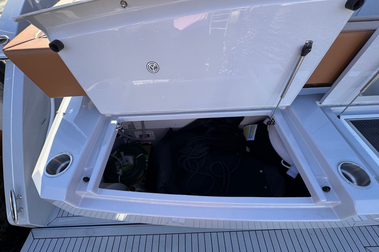 2026 Cruisers Yachts 46 Cantius Image Thumbnail #8