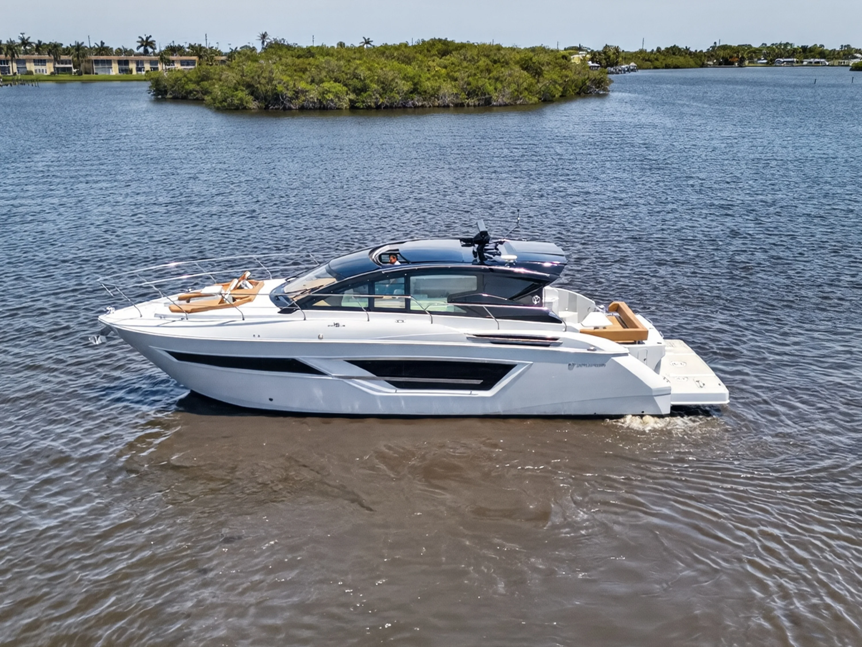 2026 Cruisers Yachts 46 Cantius Image Thumbnail #3