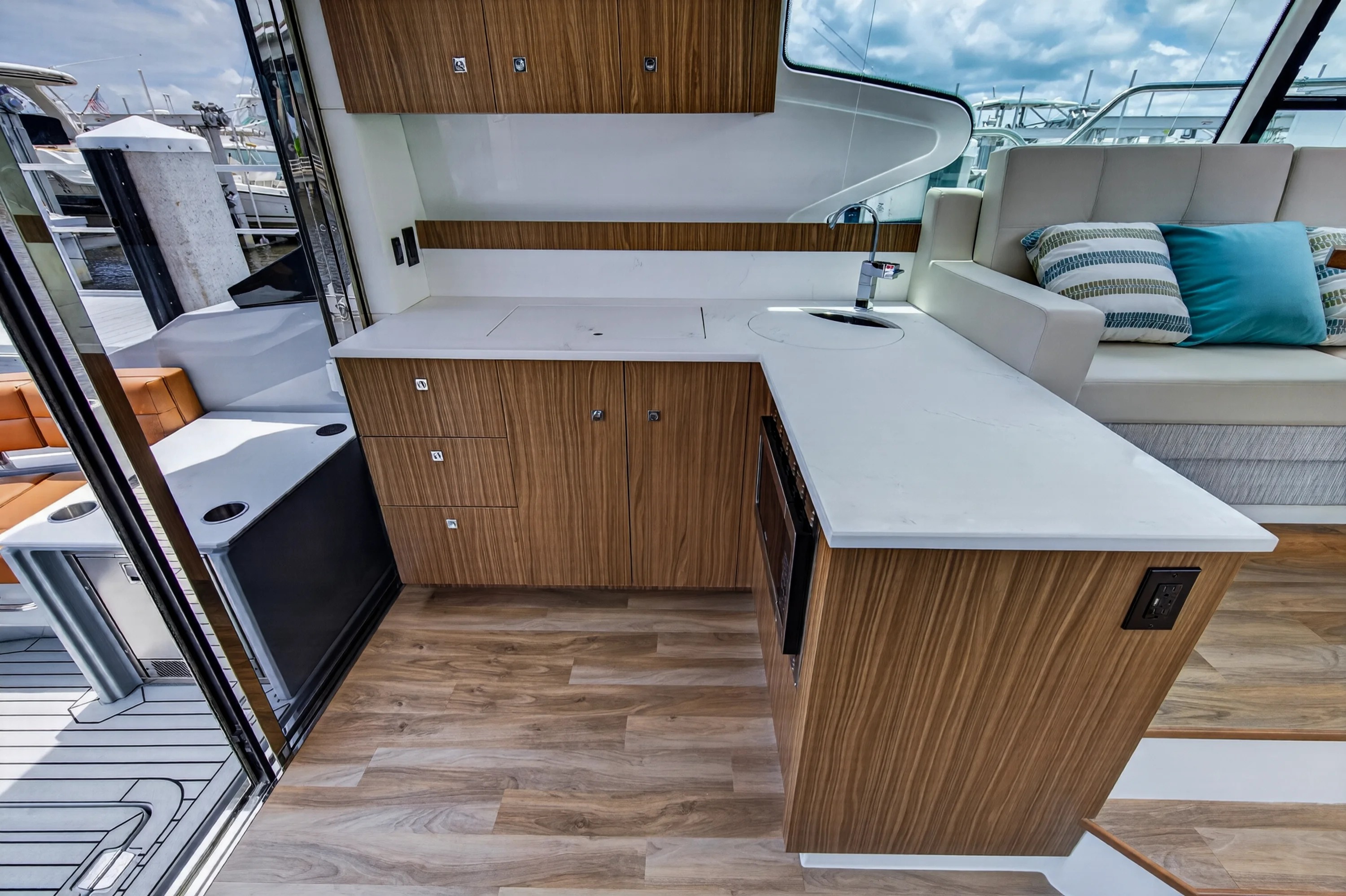 2026 Cruisers Yachts 46 Cantius Image Thumbnail #17