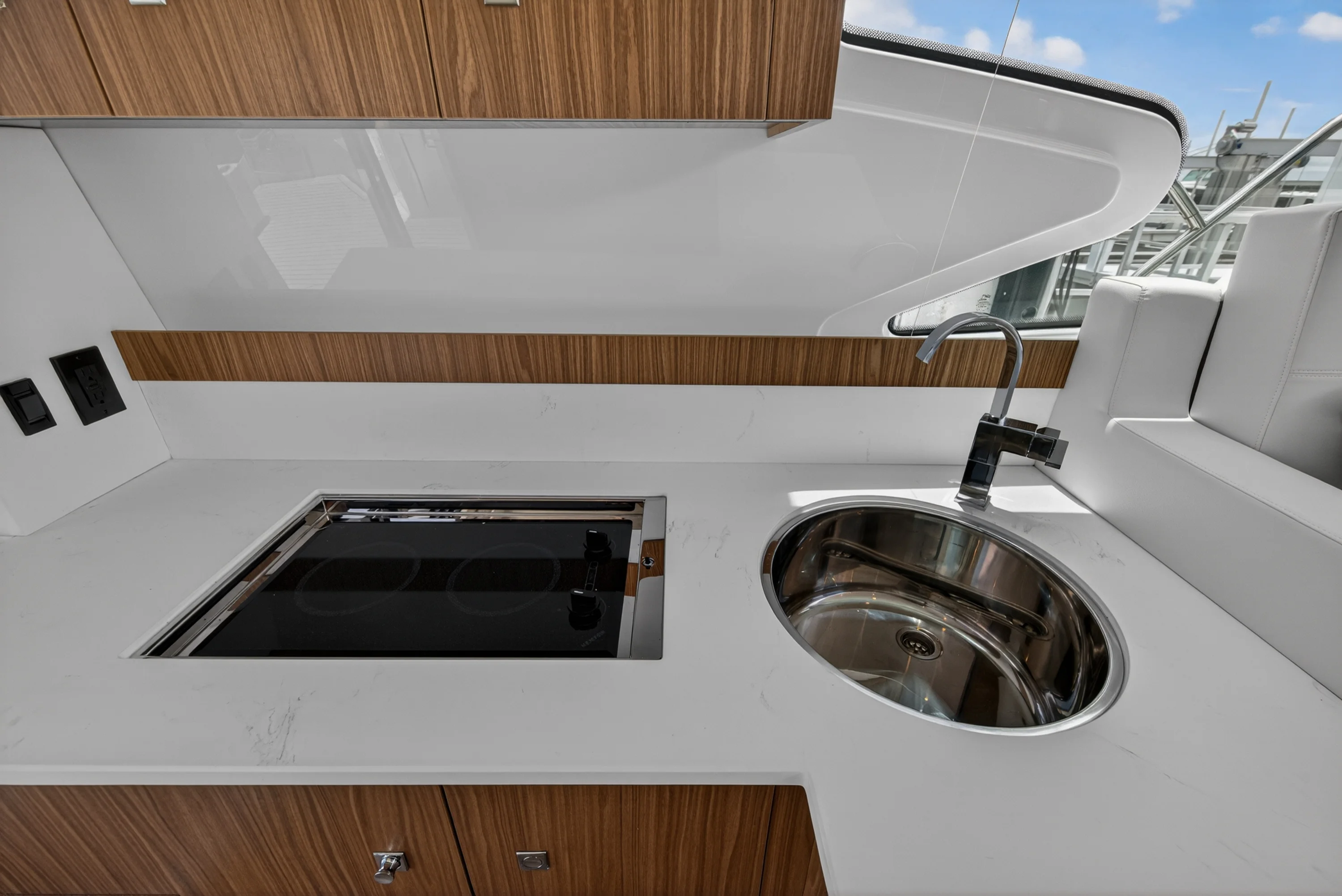 2026 Cruisers Yachts 46 Cantius Image Thumbnail #19
