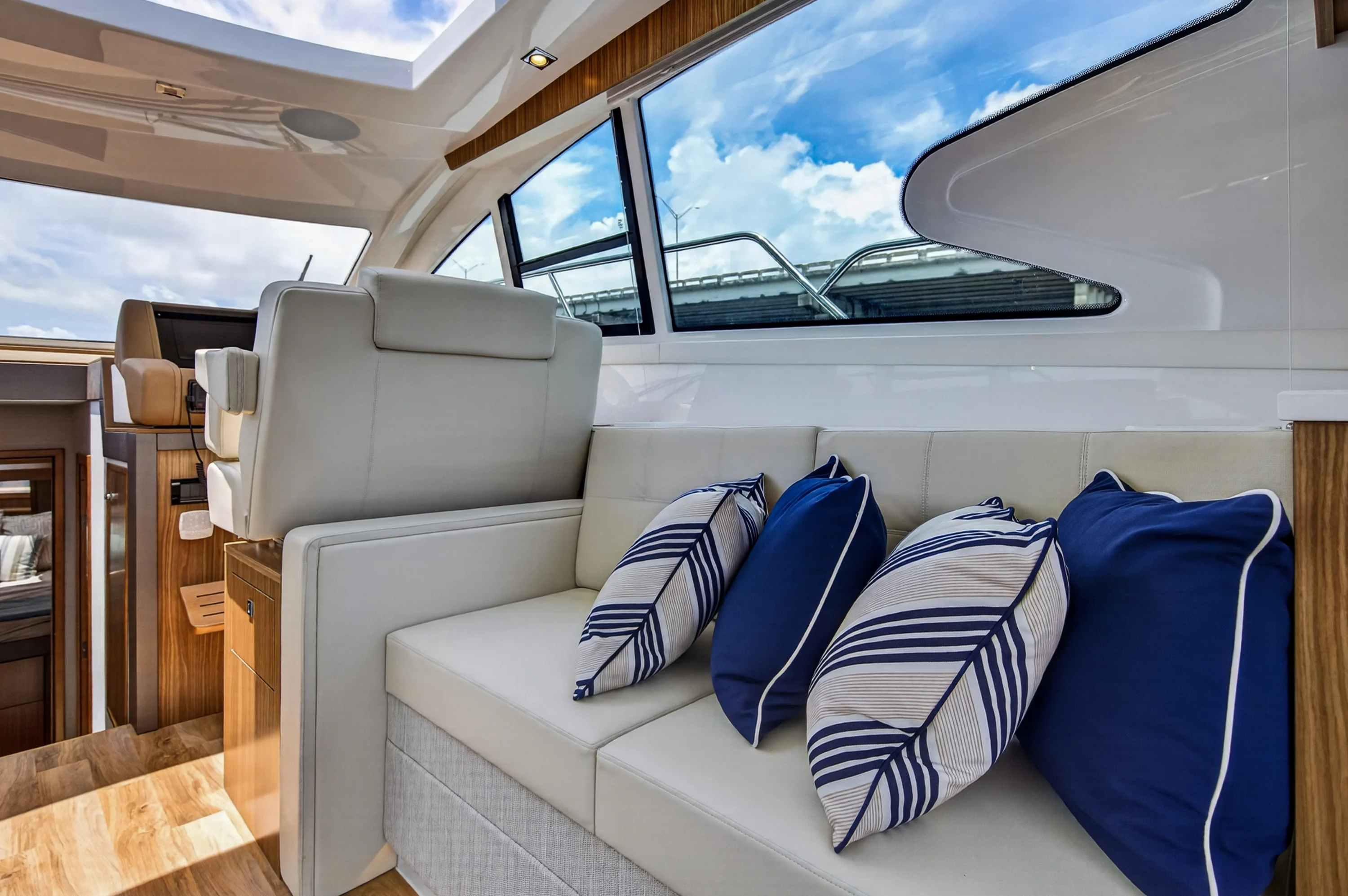 2026 Cruisers Yachts 46 Cantius Image Thumbnail #33