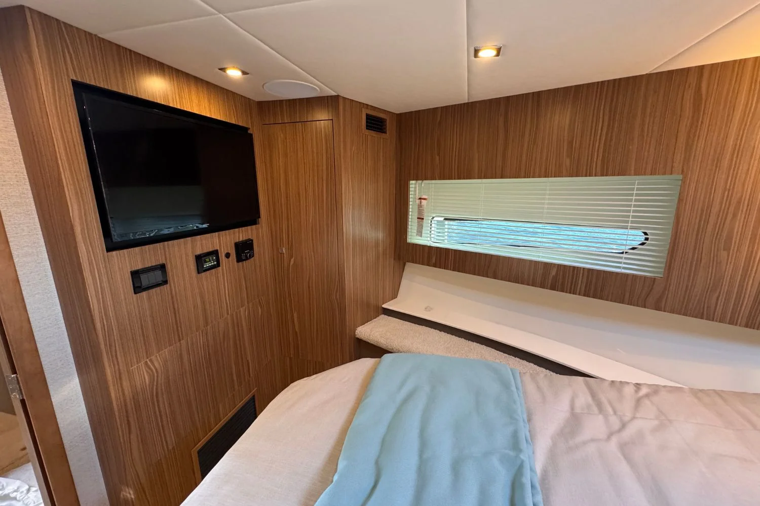 2026 Cruisers Yachts 46 Cantius Image Thumbnail #39