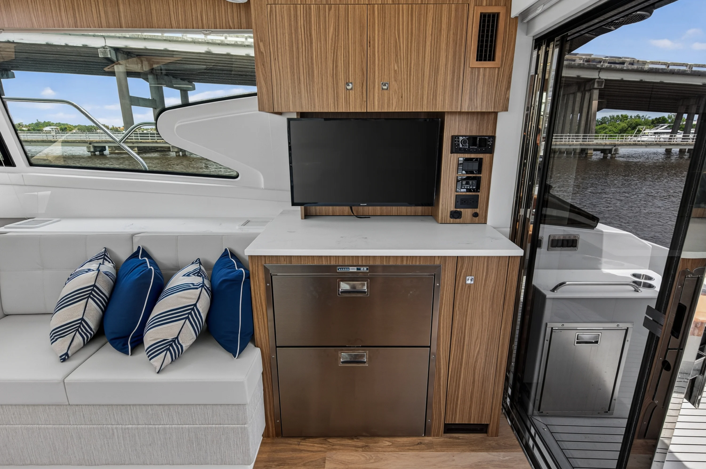 2026 Cruisers Yachts 46 Cantius Image Thumbnail #20