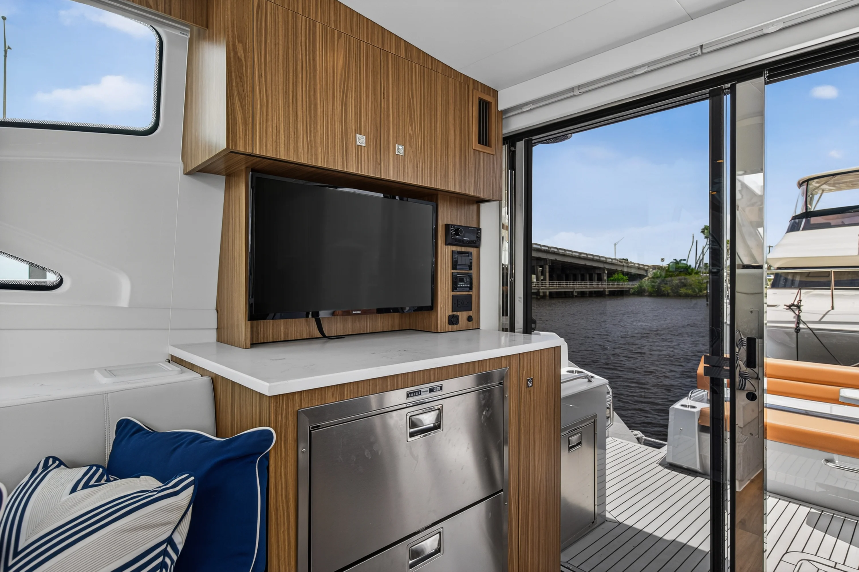 2026 Cruisers Yachts 46 Cantius Image Thumbnail #23