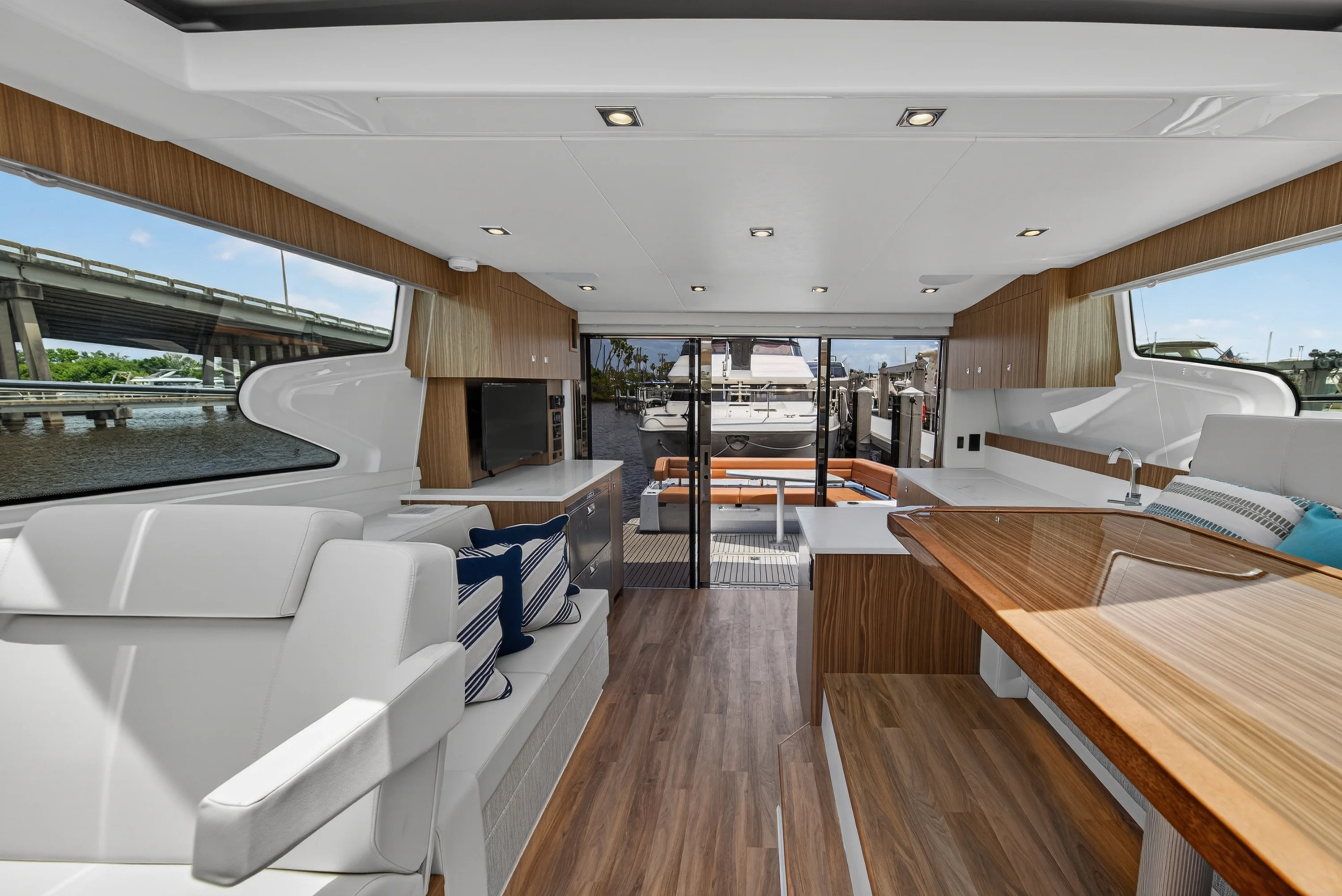 2026 Cruisers Yachts 46 Cantius Image Thumbnail #40
