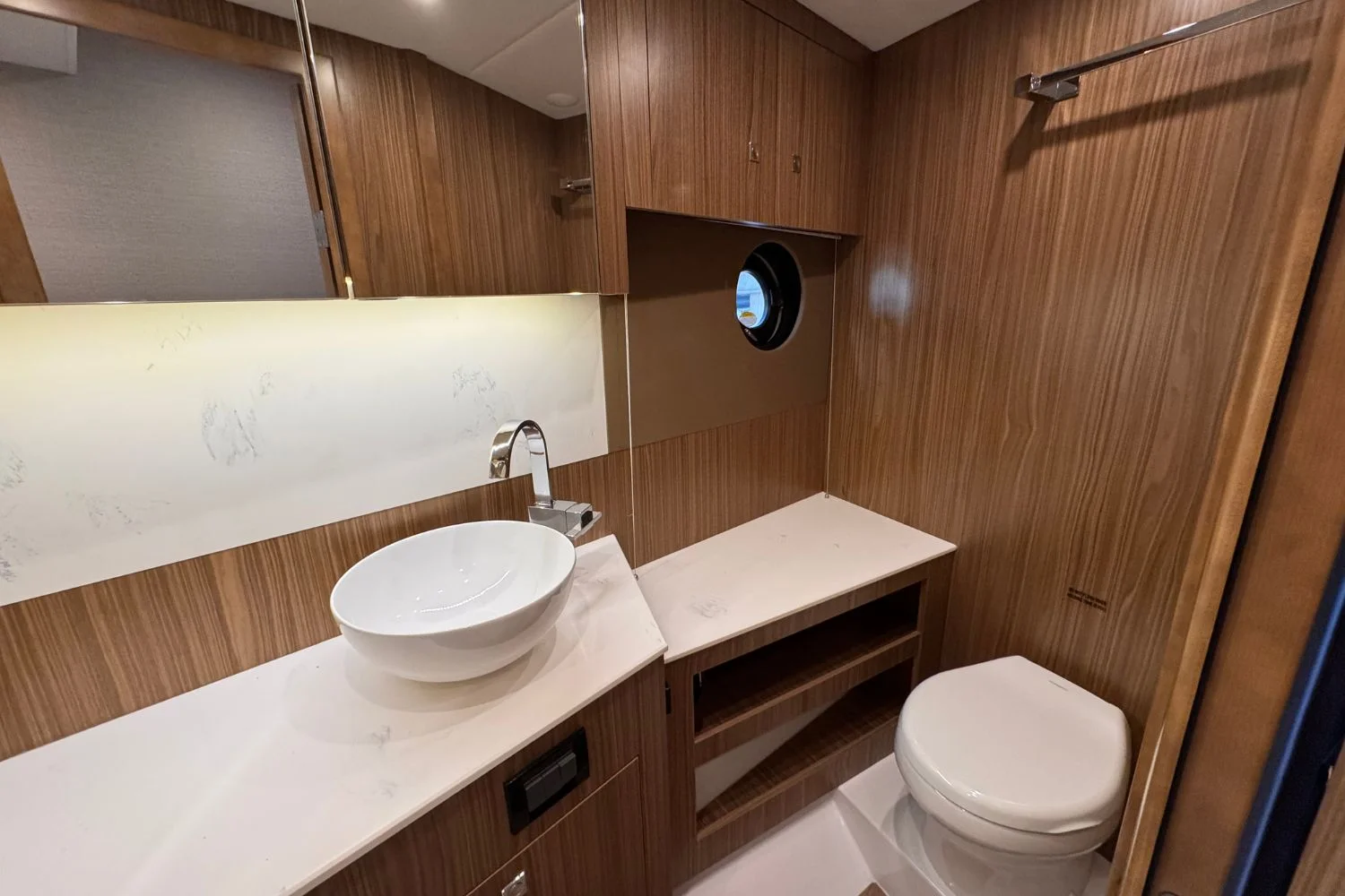 2026 Cruisers Yachts 46 Cantius Image Thumbnail #40