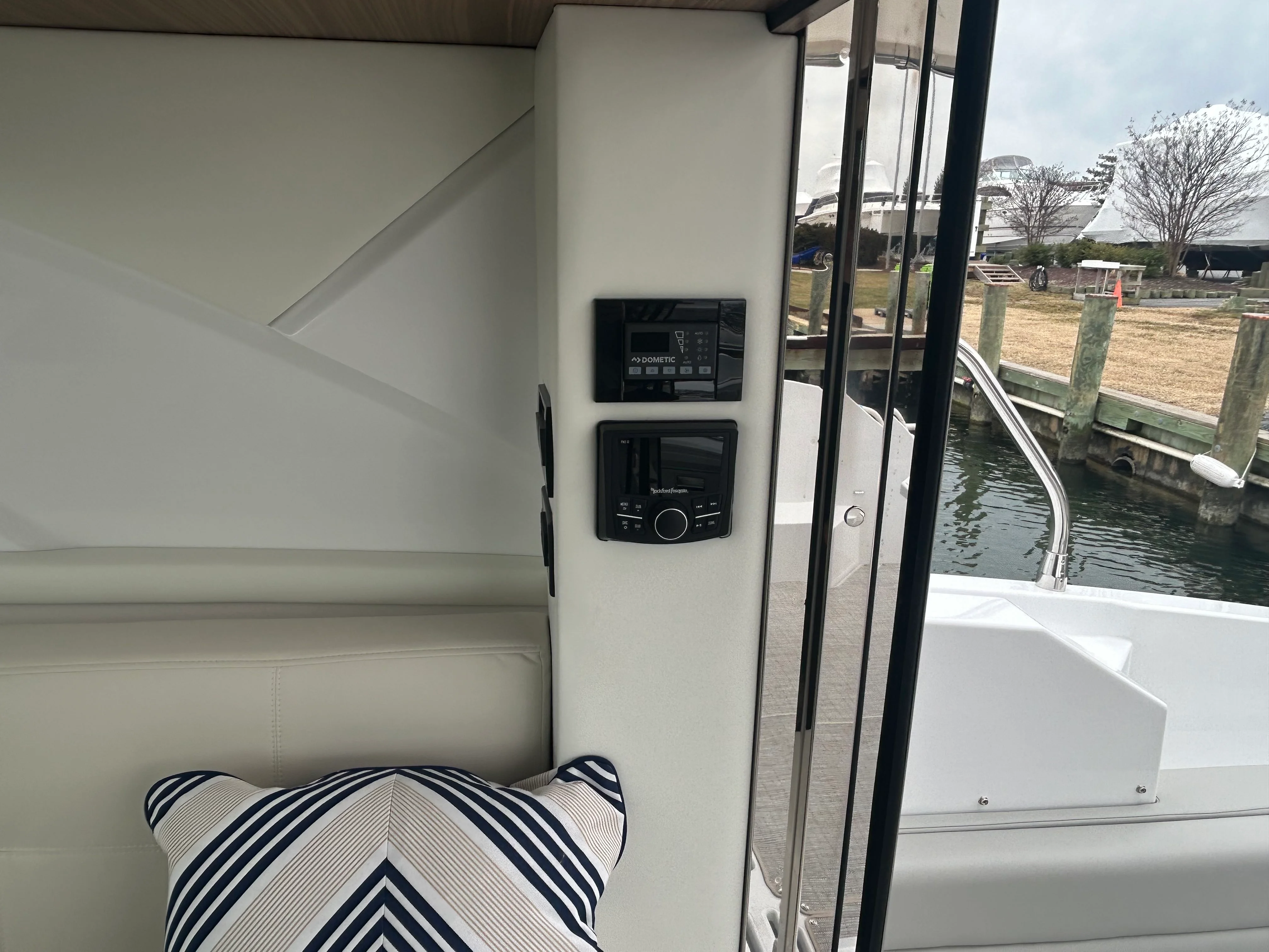 2026 Cruisers Yachts 42 Cantius Image Thumbnail #28