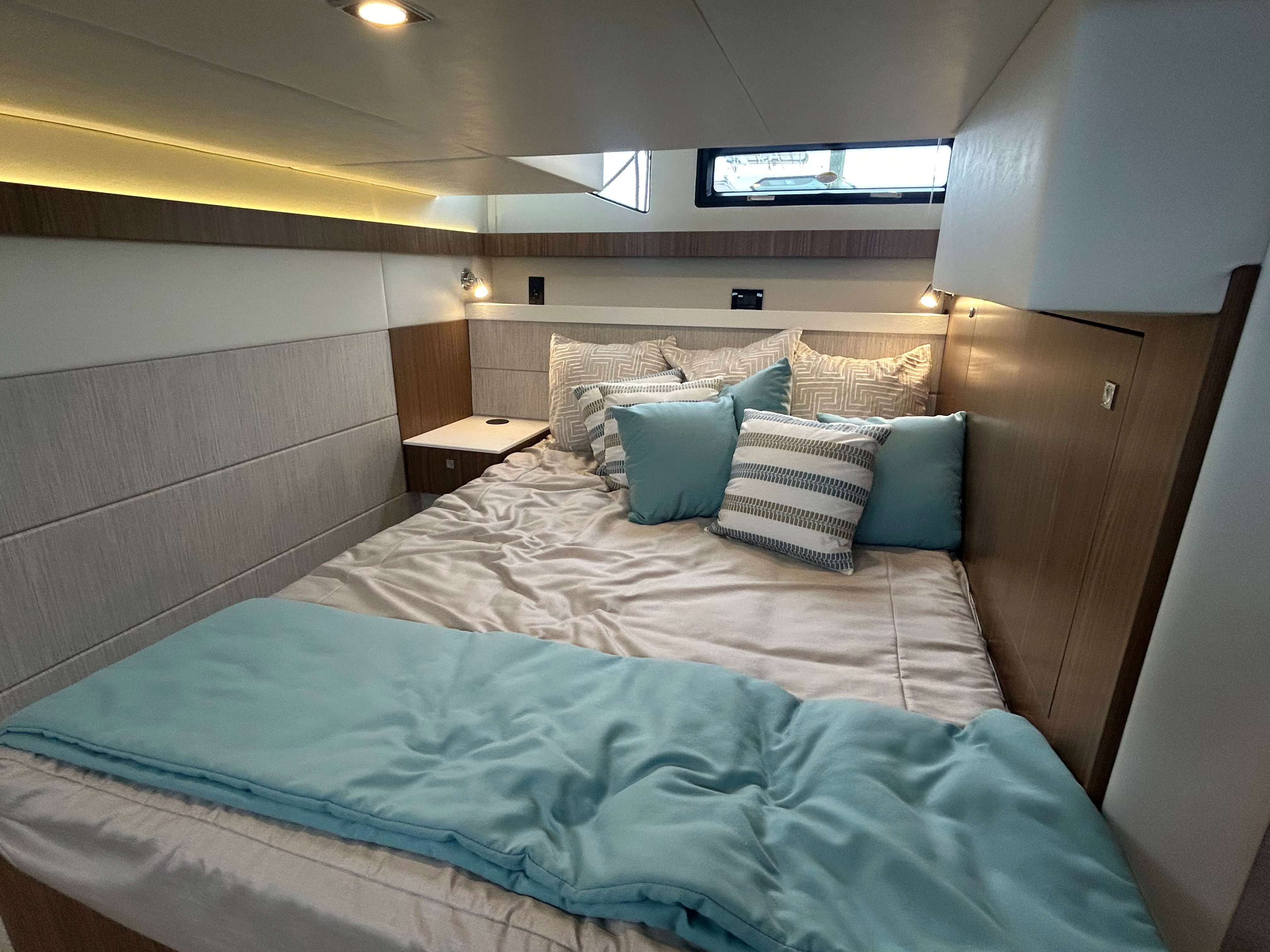 2026 Cruisers Yachts 42 Cantius Image Thumbnail #54