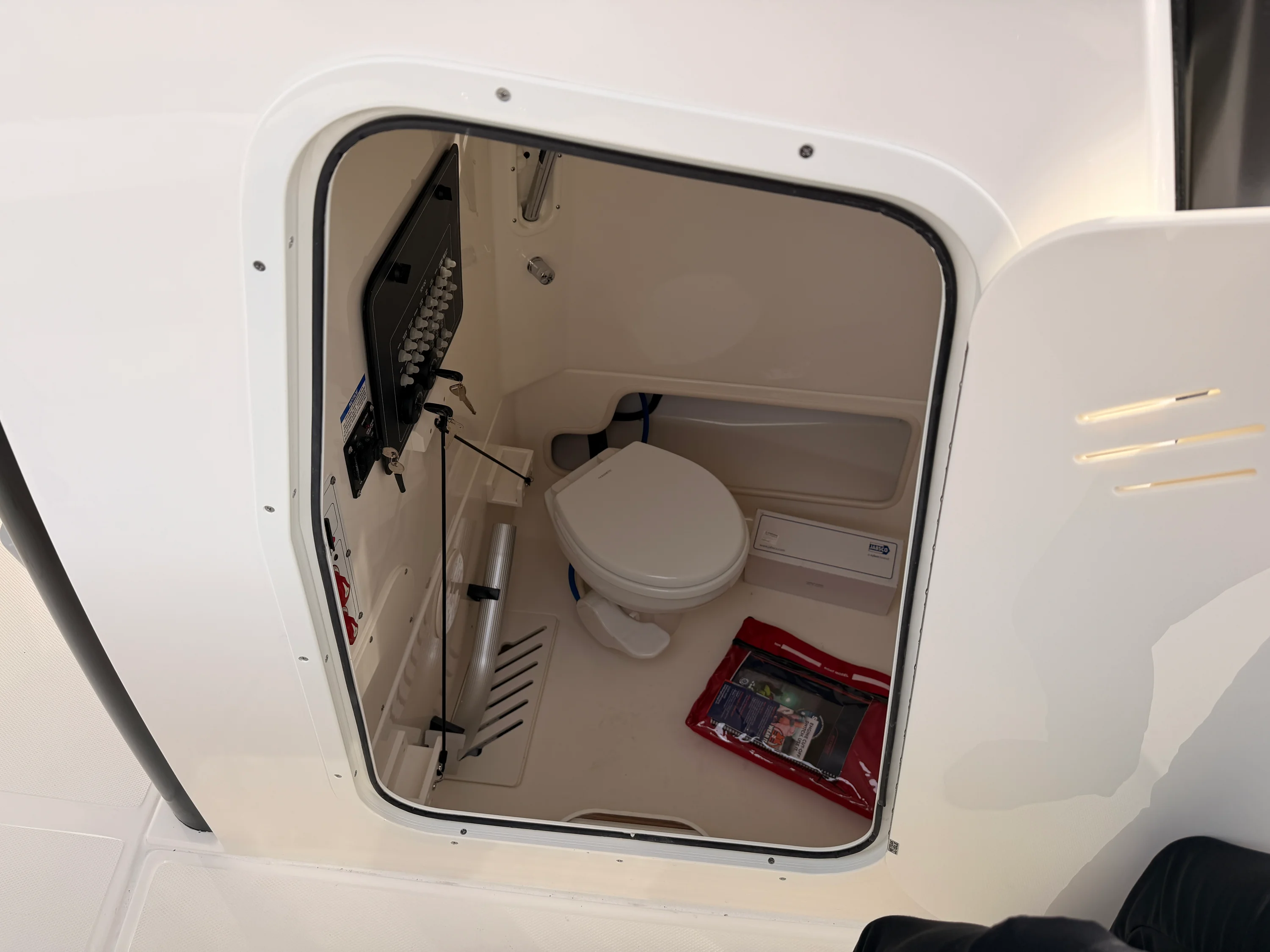 2026 Boston Whaler 250 Outrage Image Thumbnail #17