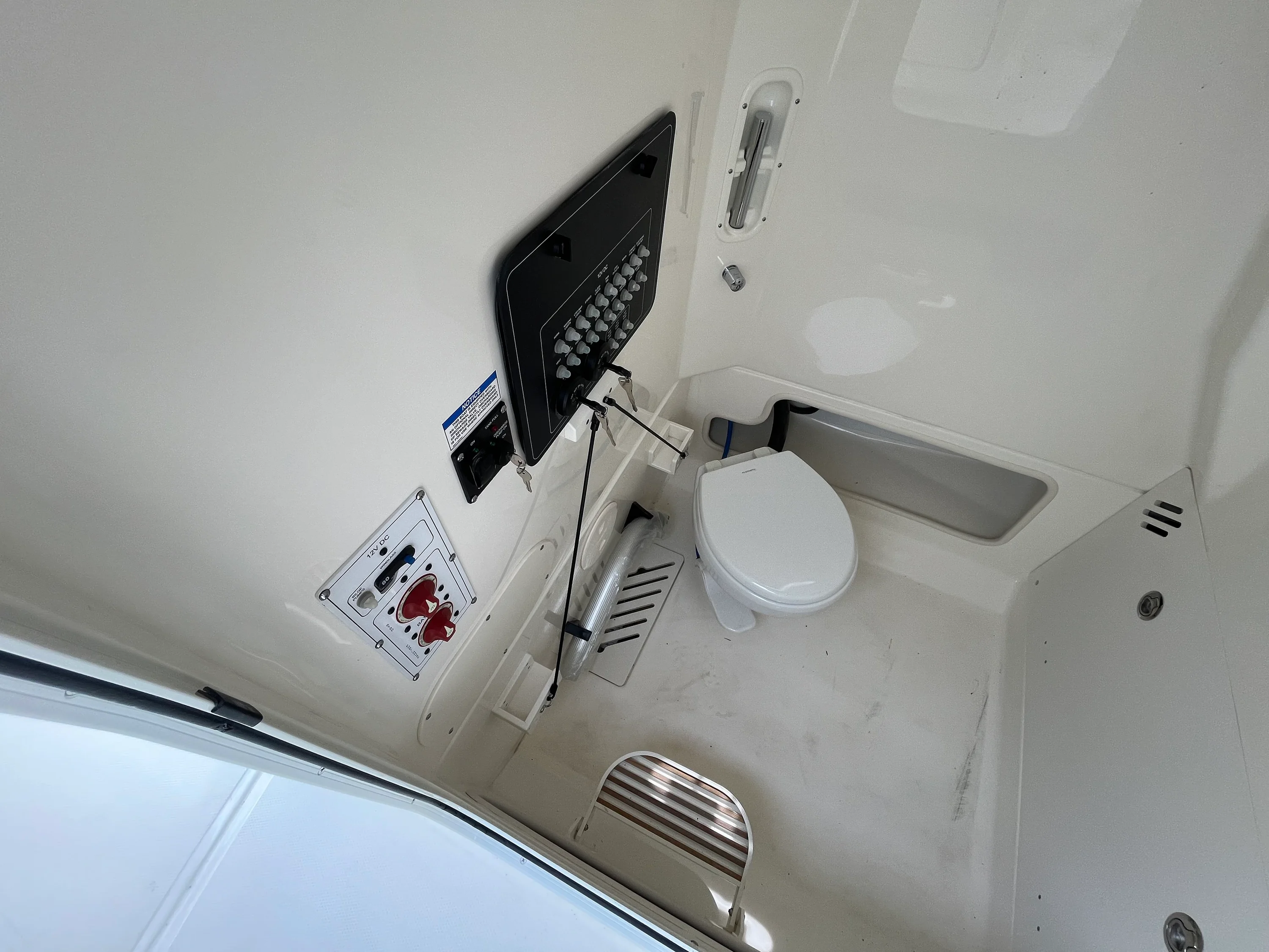 2026 Boston Whaler 250 Outrage Image Thumbnail #32