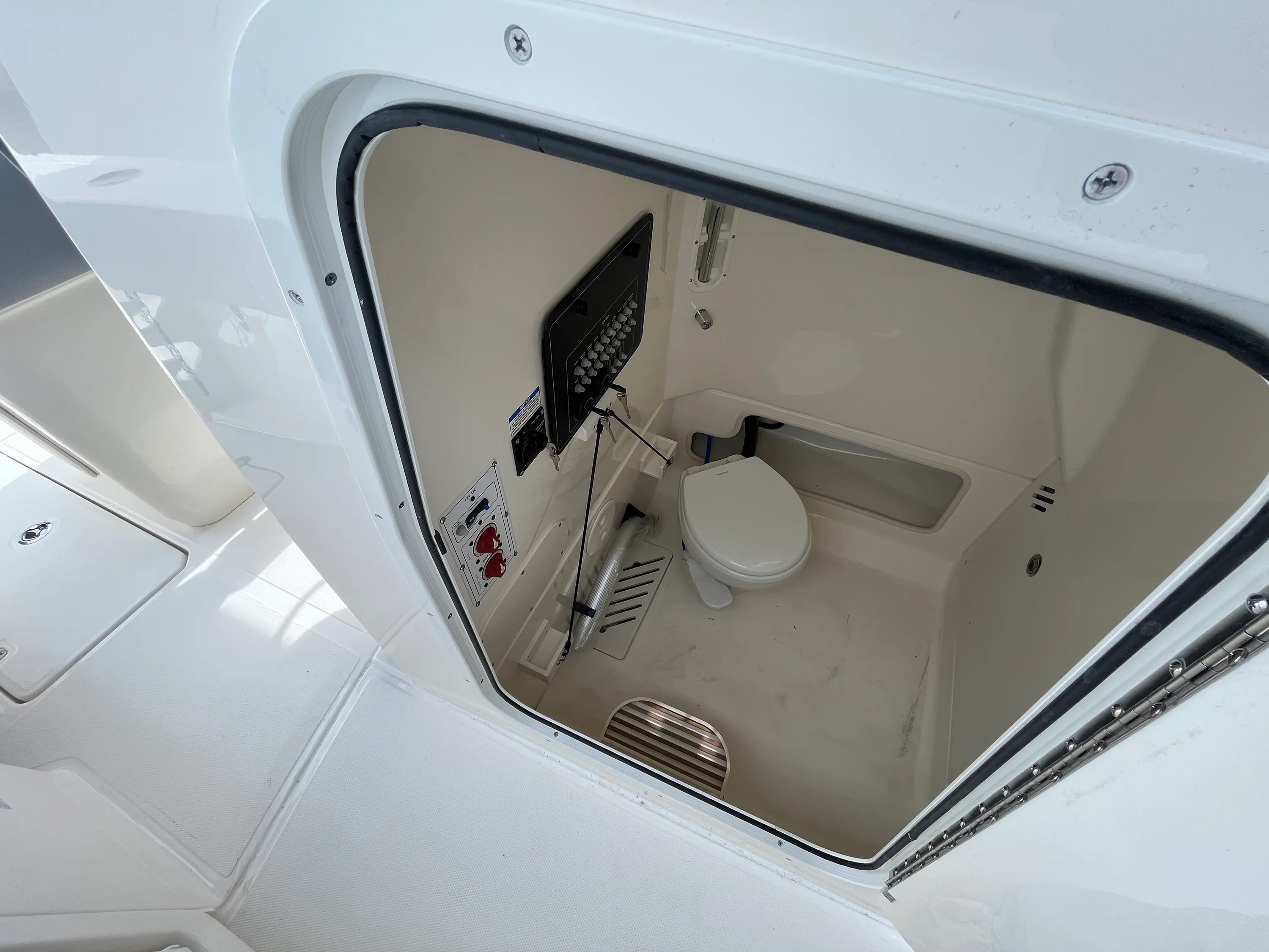2026 Boston Whaler 250 Outrage Image Thumbnail #31